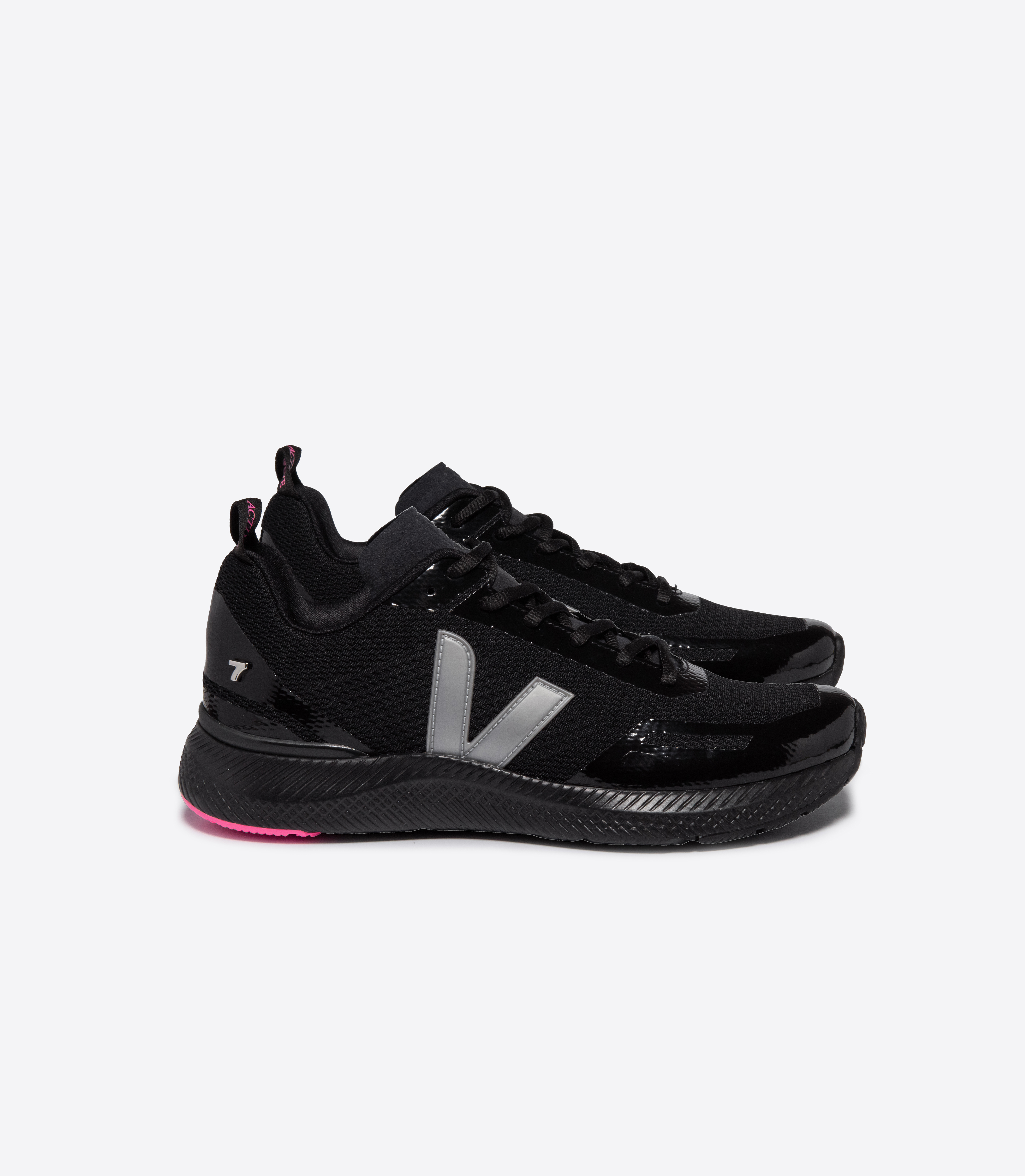 VEJAヴェジャImpala Engineered Mesh Sneakersスニーカー IMPALA ENGINEERED-MESH BLACK CREAM | VEJA