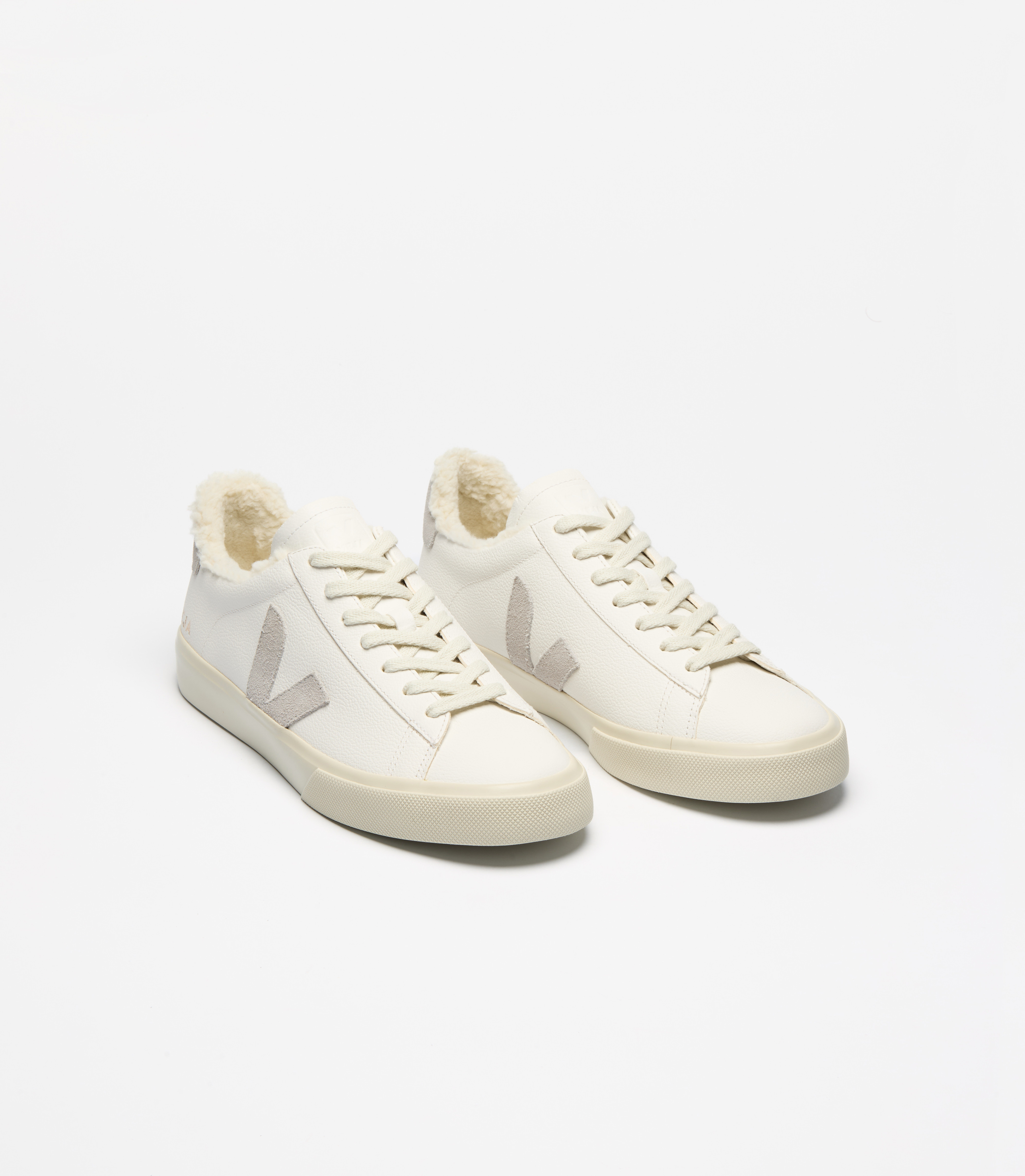 【送料&関税込】Veja V-82 Sneakers In White Suede And Leathe CAMPO FURED LEATHER WHITE LIGHT GREY | VEJA