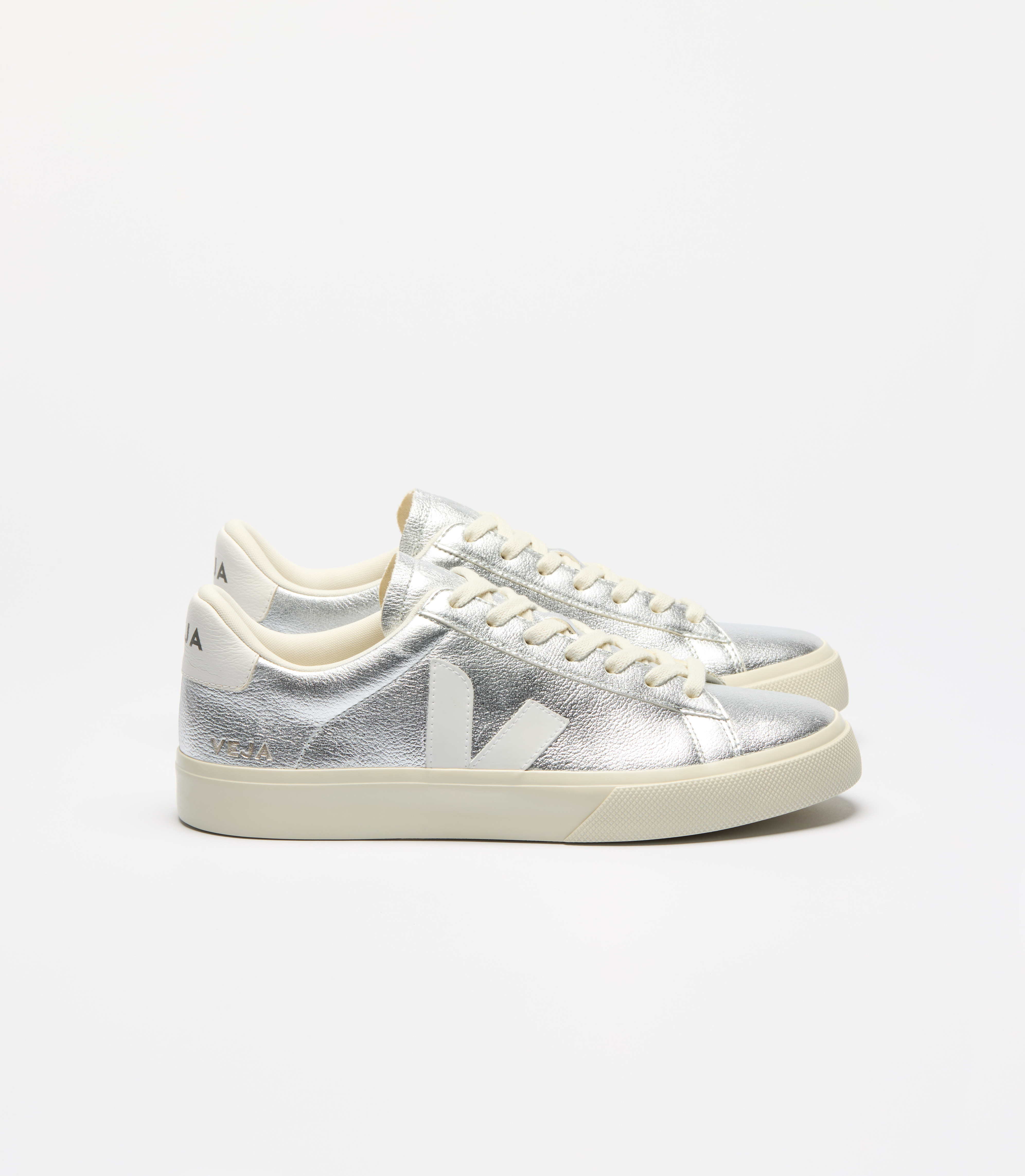 スニーカー Campo Sneakers in Silver and White Chromefree Leather Amazon.com | Veja Women's Campo Chromefree Leather Sneakers