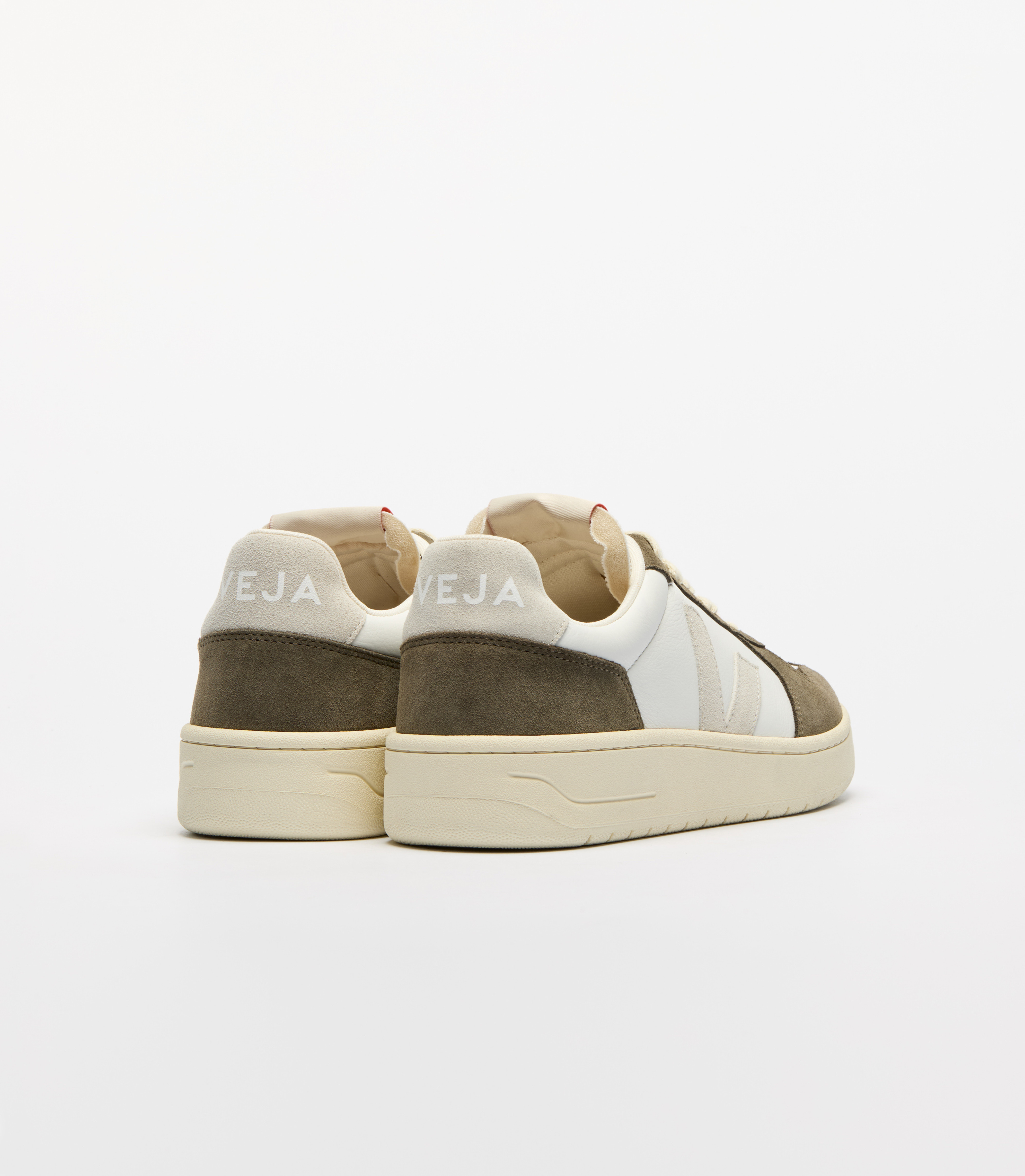【関税込み】V 82 Sneakers - Veja - Leather - White VEJA V 82 Sneakers | White | FARFETCH