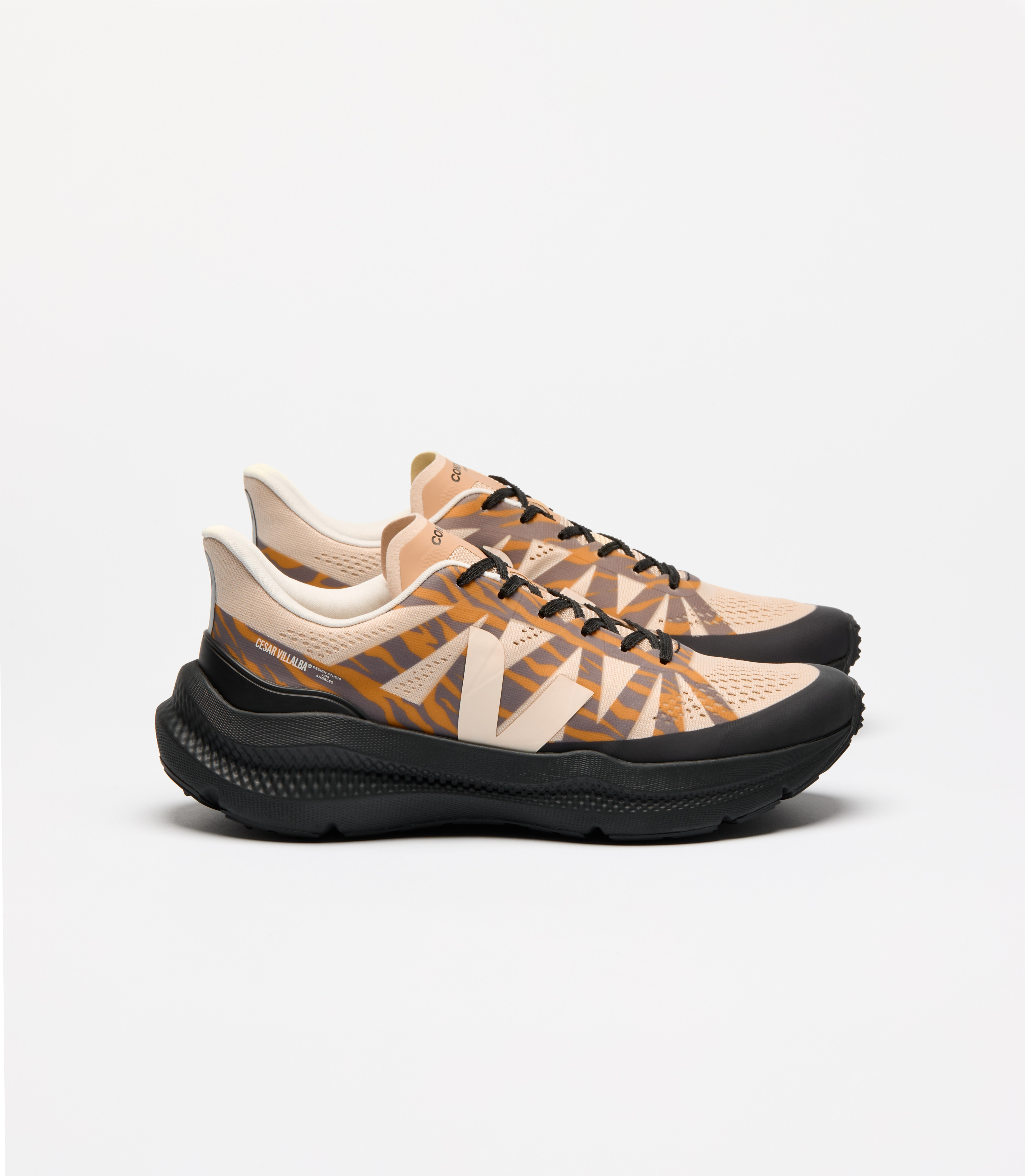 CONDOR 3 ADVANCED VEJA X CESAR VILLALBA AREIA CASHEW OURO | VEJA