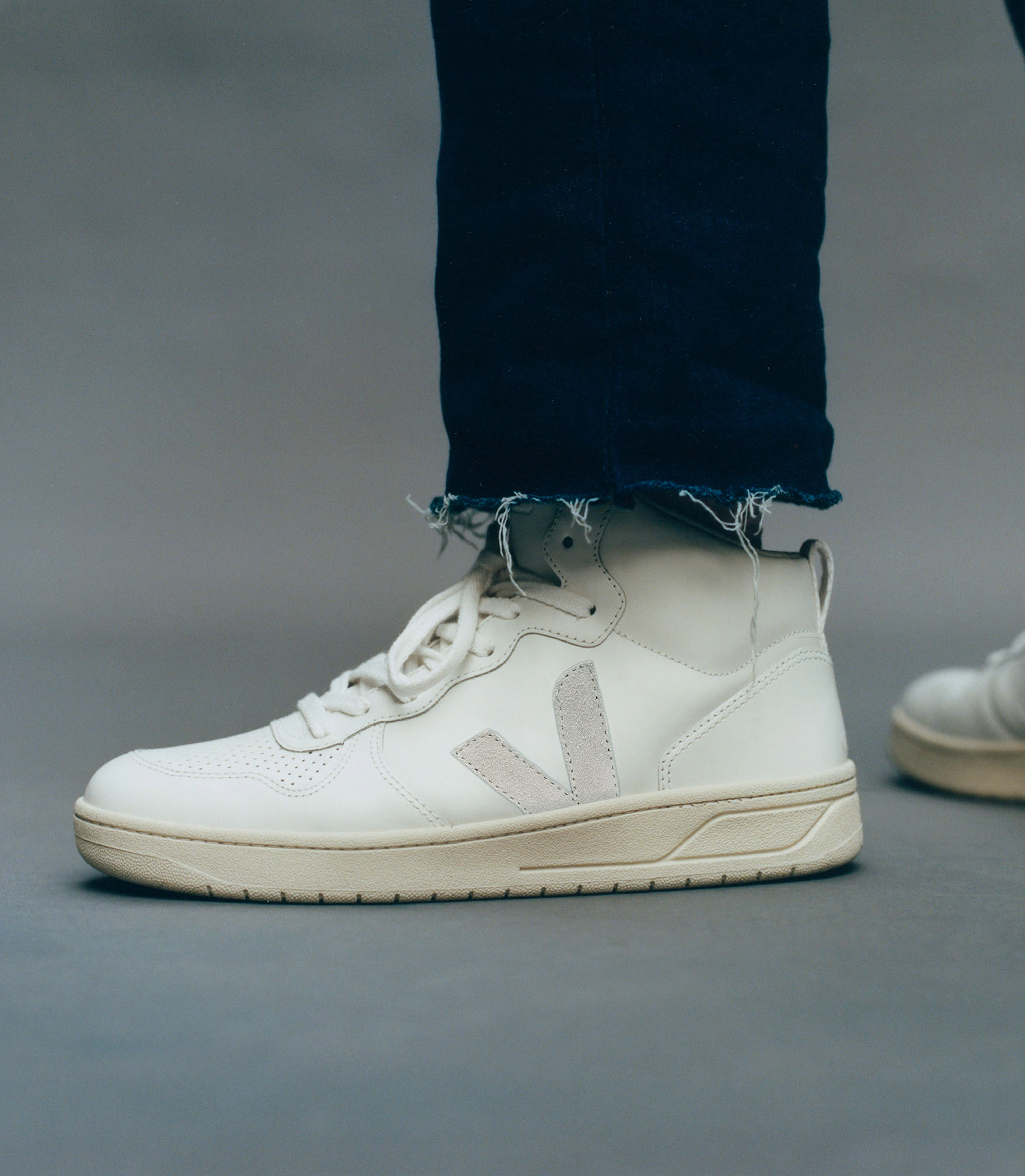 VEJAヴェジャV-15 Chromefree Leather Sneakersスニーカー Amazon.com | VEJA Women's Campo Sneaker, Extra White/Platine