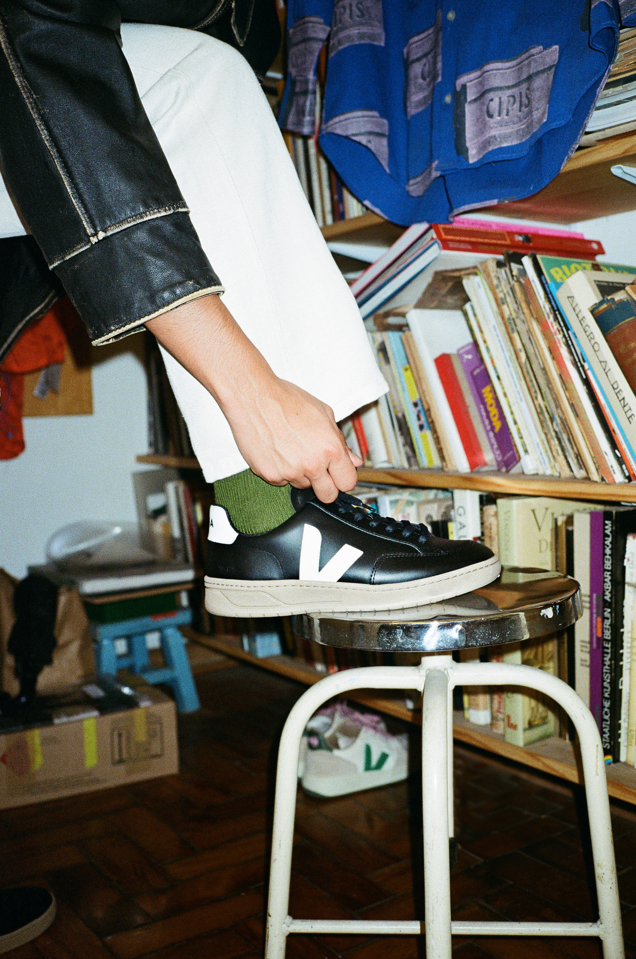 V-12 LEATHER BLACK DUNE | VEJA