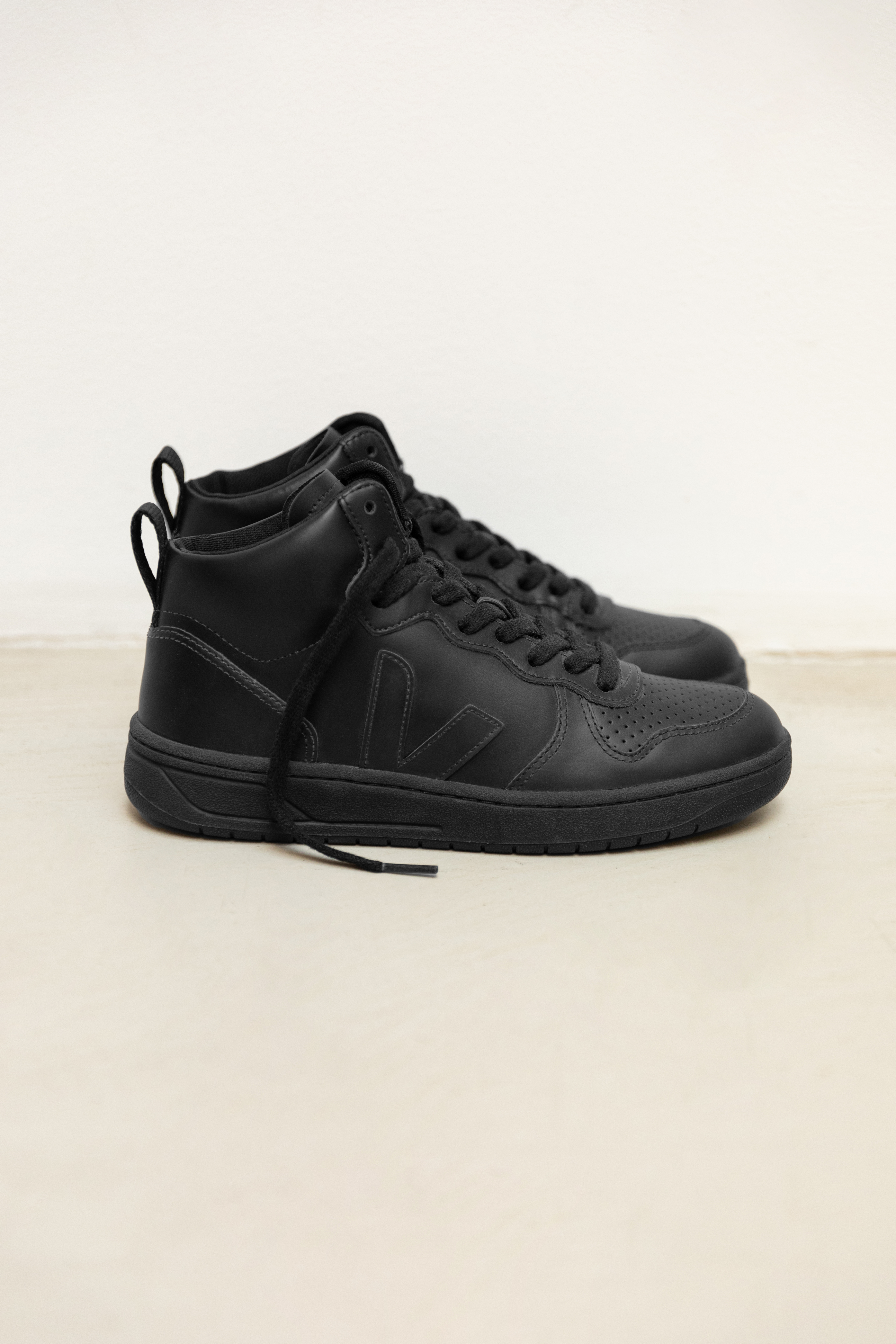 V-15 LEATHER FULL BLACK | VEJA