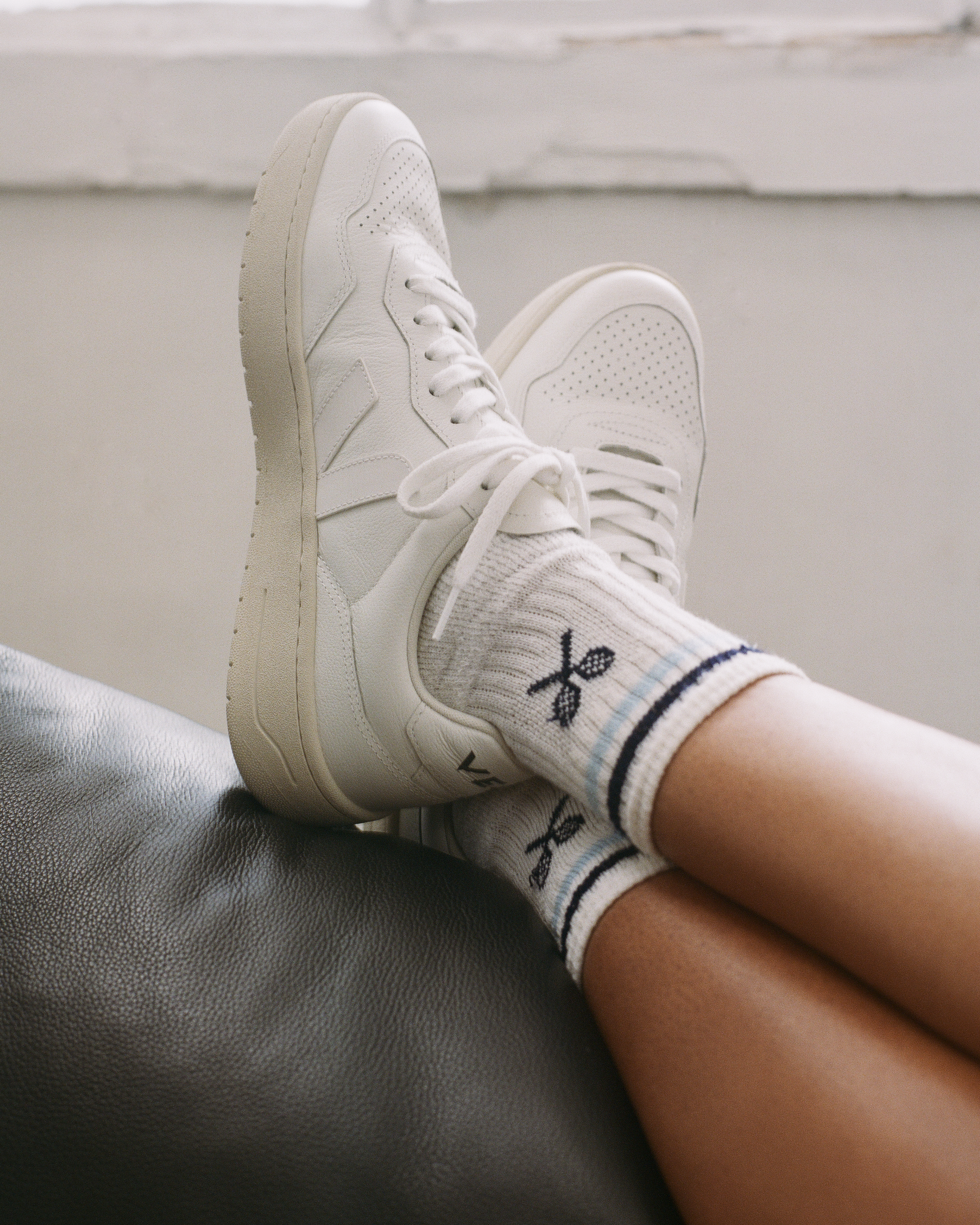 【関税込み】V-90 Sneakers - Veja - Leather - White Amazon.com | Veja Men V-90 Sneakers Extra White 6 US