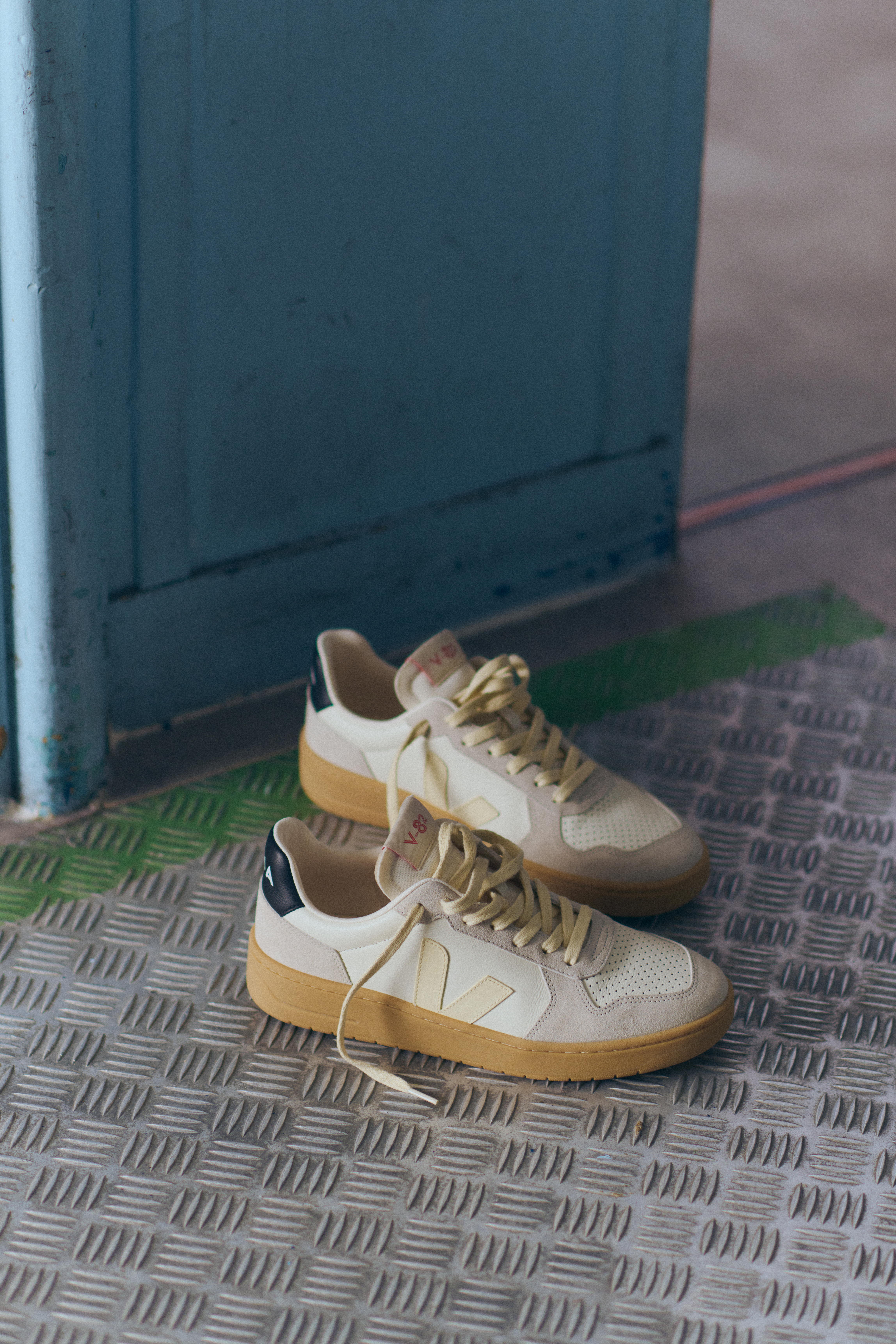 スニーカー VEJA V-82 GRAINED LEATHER PURE SNEAKERS VEJA V-82 Leather Sneaker » Buy online now!