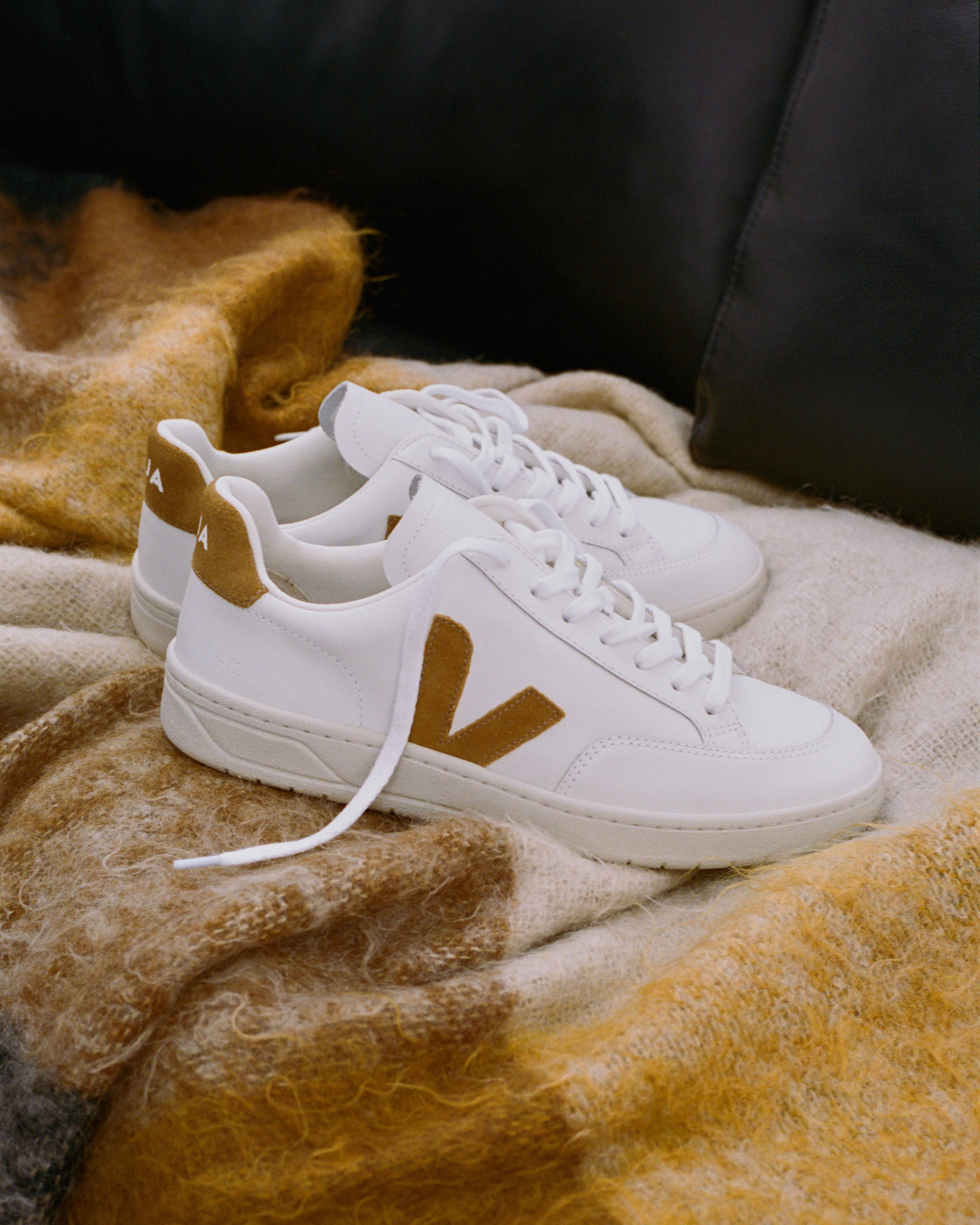 V-12 LEATHER WHITE CAMEL | VEJA