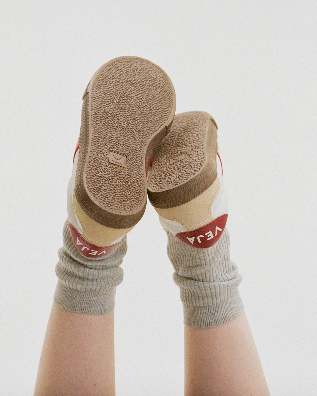 VEJA★VOLLEY★WHITE PEKIN BARK★兼用 Amazon.com | Veja Men's Volley Sneakers, White/Pekin/Bark, 8