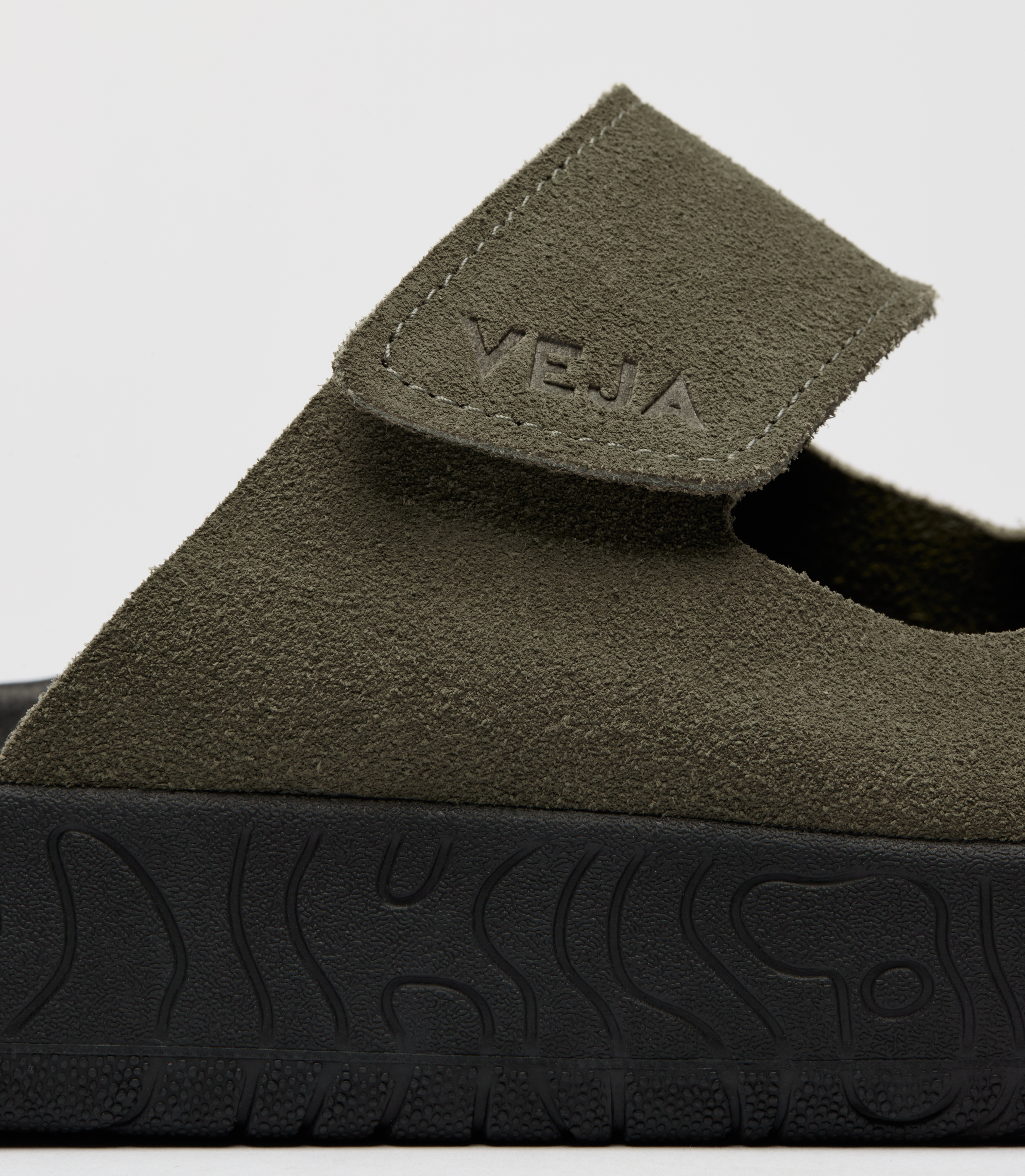 veja-etna-suede-green-