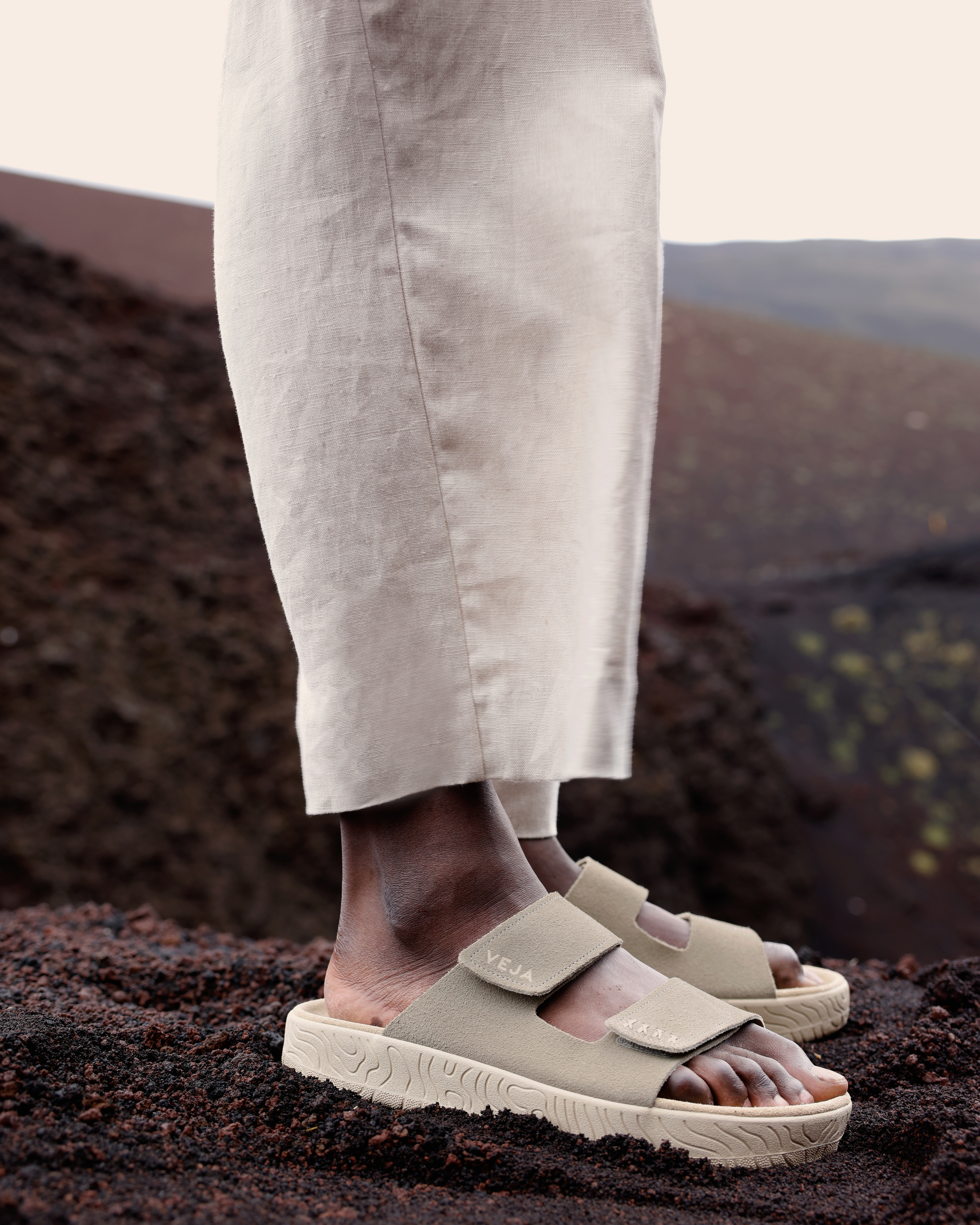ETNA SUEDE TAUPE ALMOND | VEJA