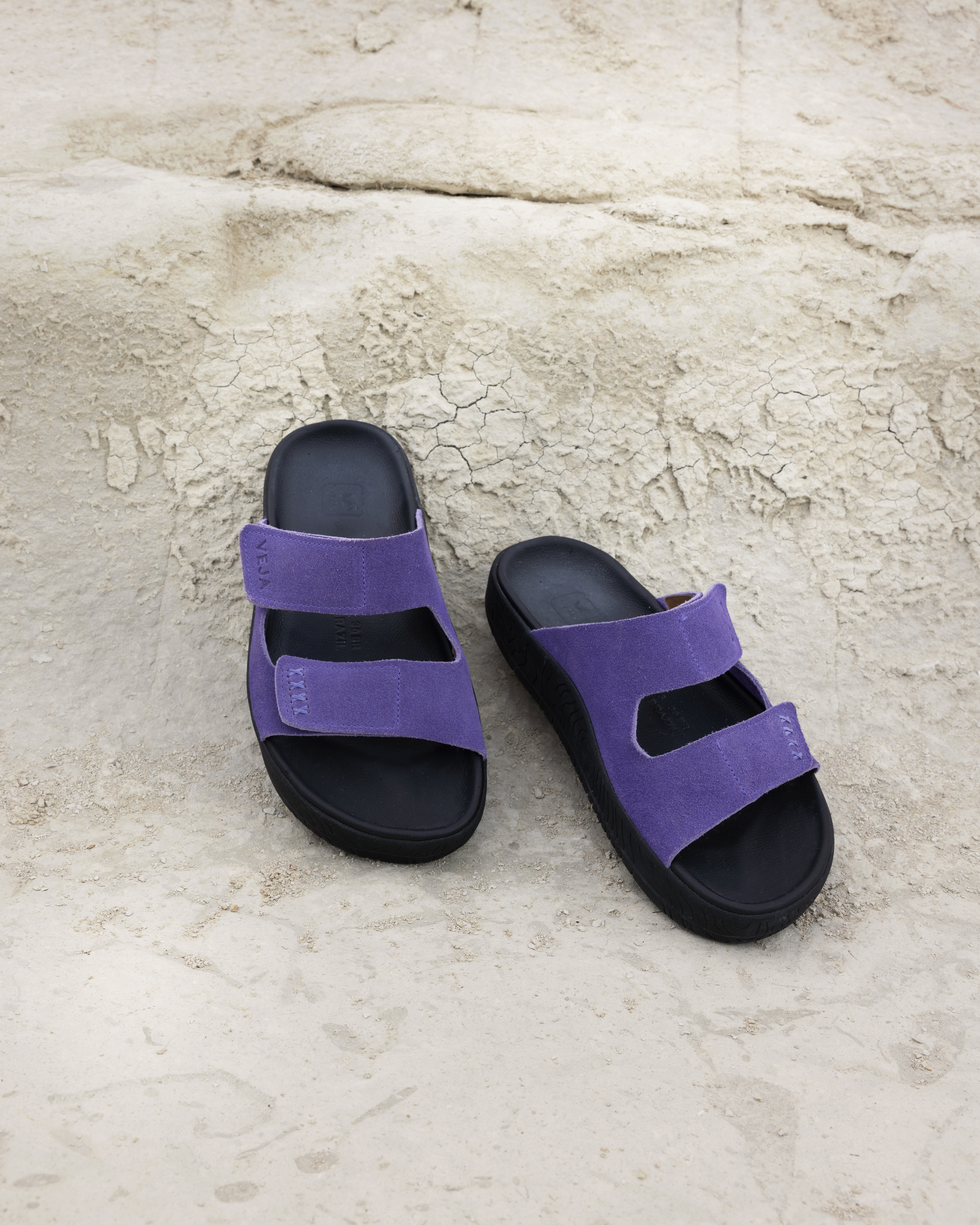 ETNA SUEDE ACAI BLACK | VEJA