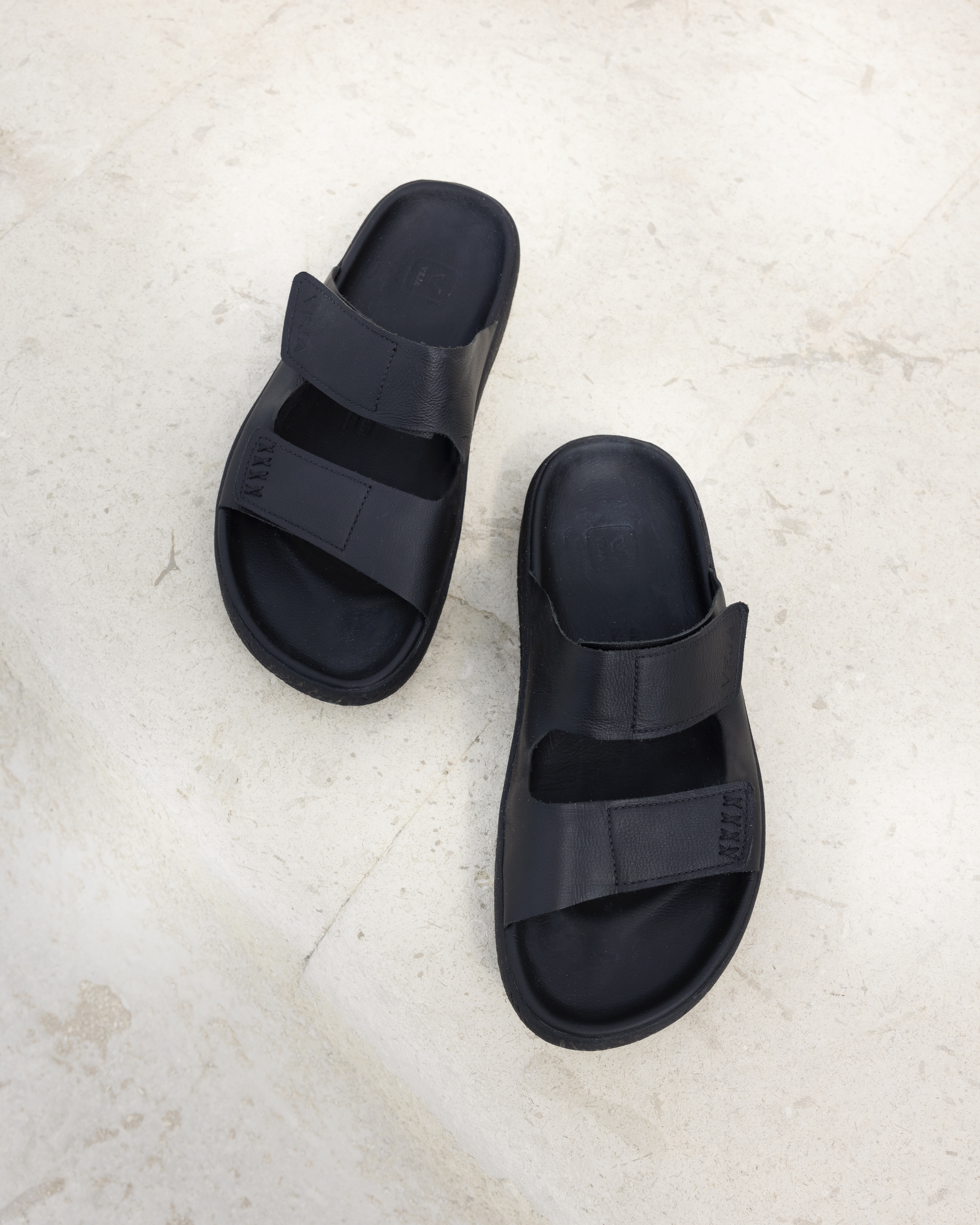 veja-etna-organic-leather-