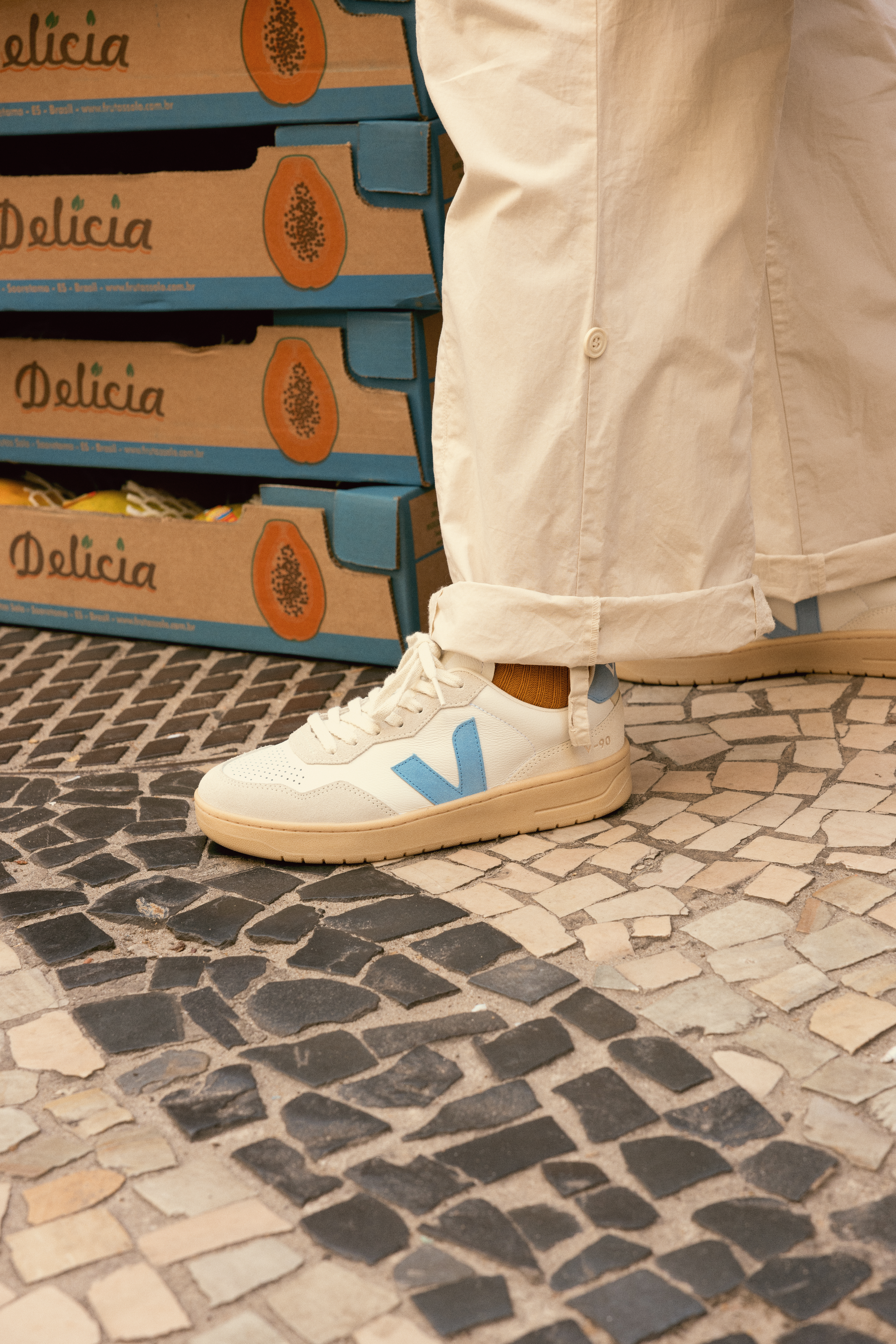 veja-v-90-organic-cotton-white