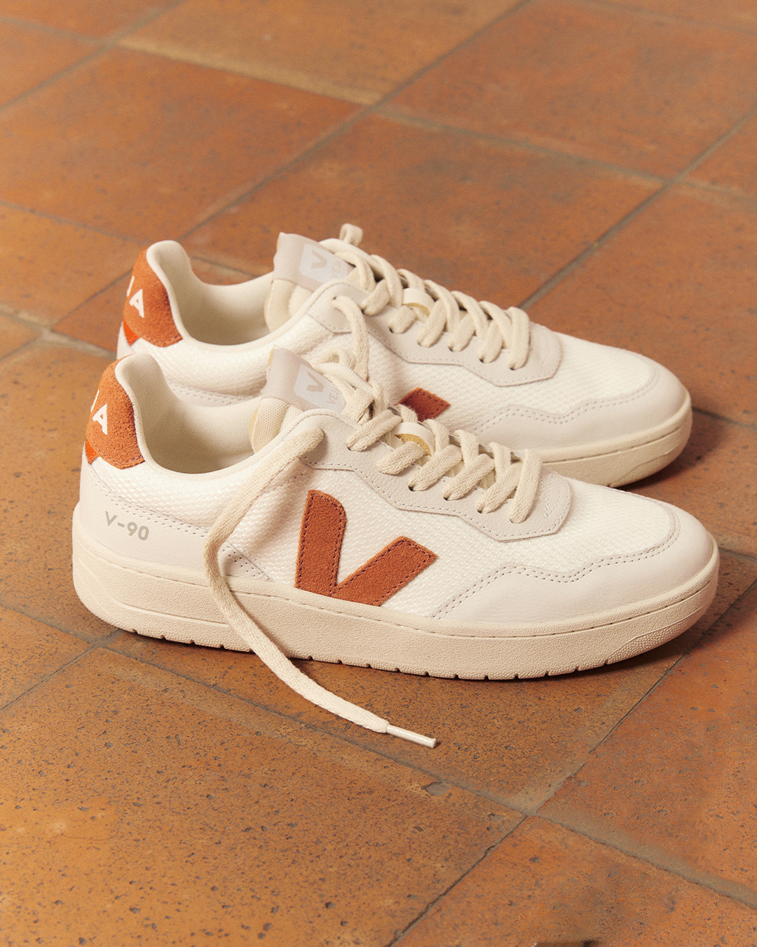 veja-sneakers-v-90-recycled-