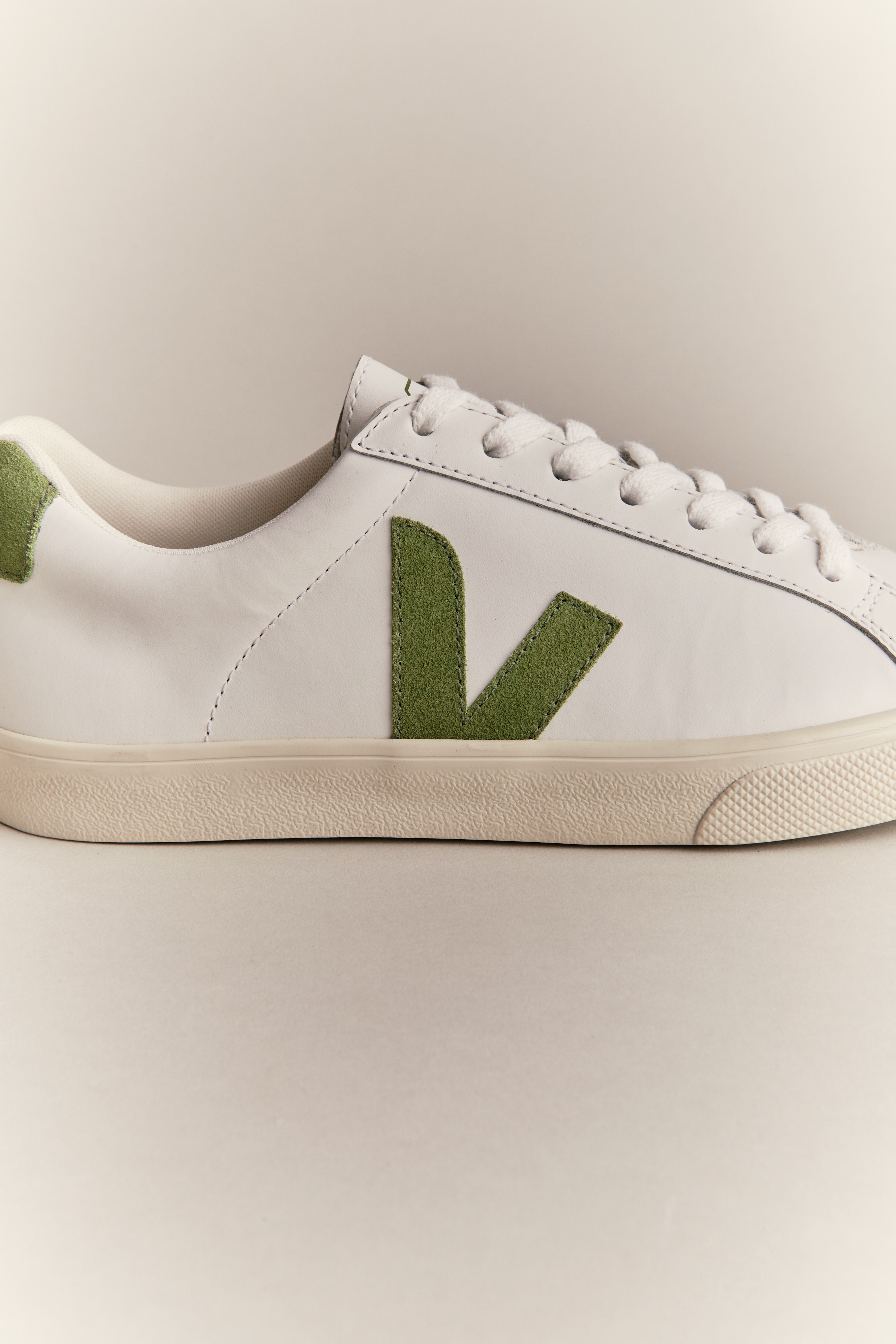 veja-esplar-logo-leather-white