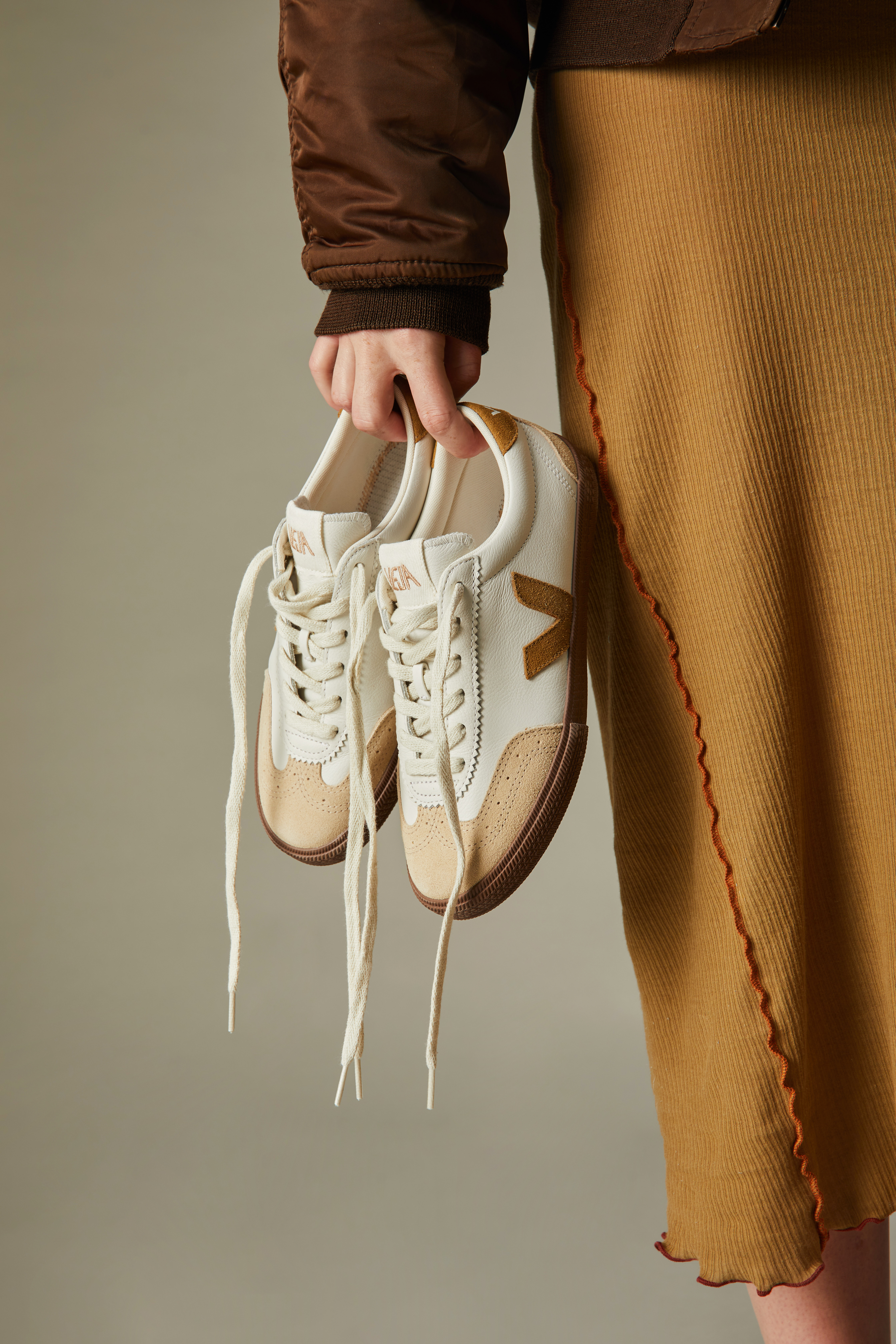 VOLLEY LEATHER WHITE TENT BARK | VEJA
