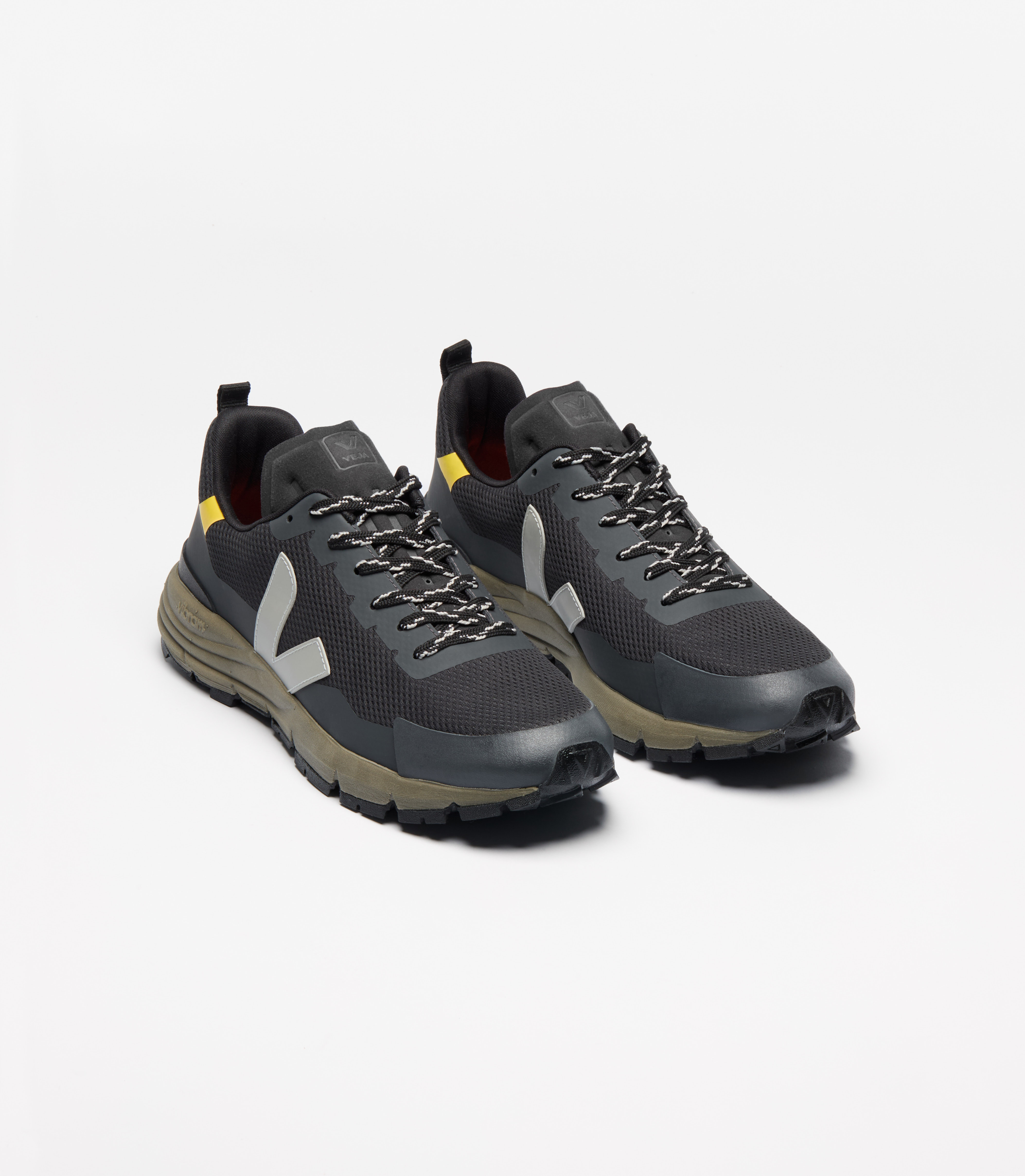 スニーカー VEJA Woman Sneakers Black PL0101397 Veja Women's Wata II Low Canvas in Black Pierre