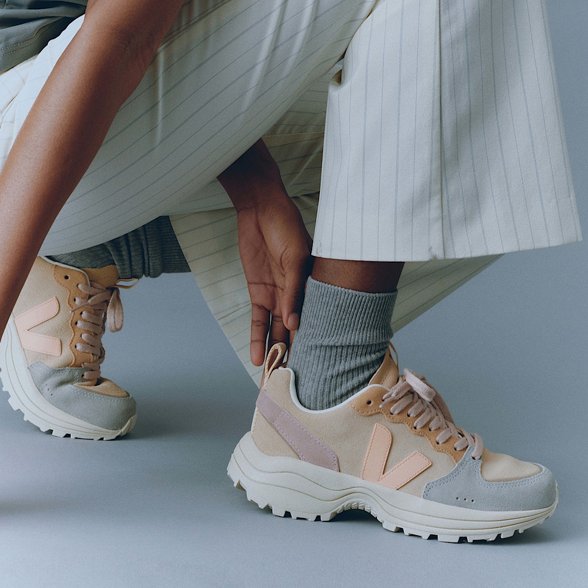 VENTURI SUEDE ALMOND PEACH MULTICO | VEJA