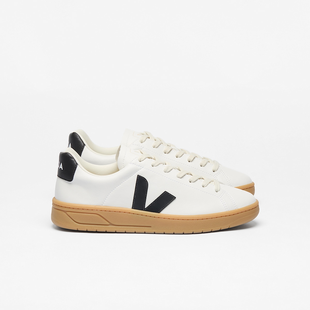 ★VEJA★URCA CWL★ホワイト/レッド★ Men's Veja Urca CWL | Free Shipping $99+ | Fleet Feet