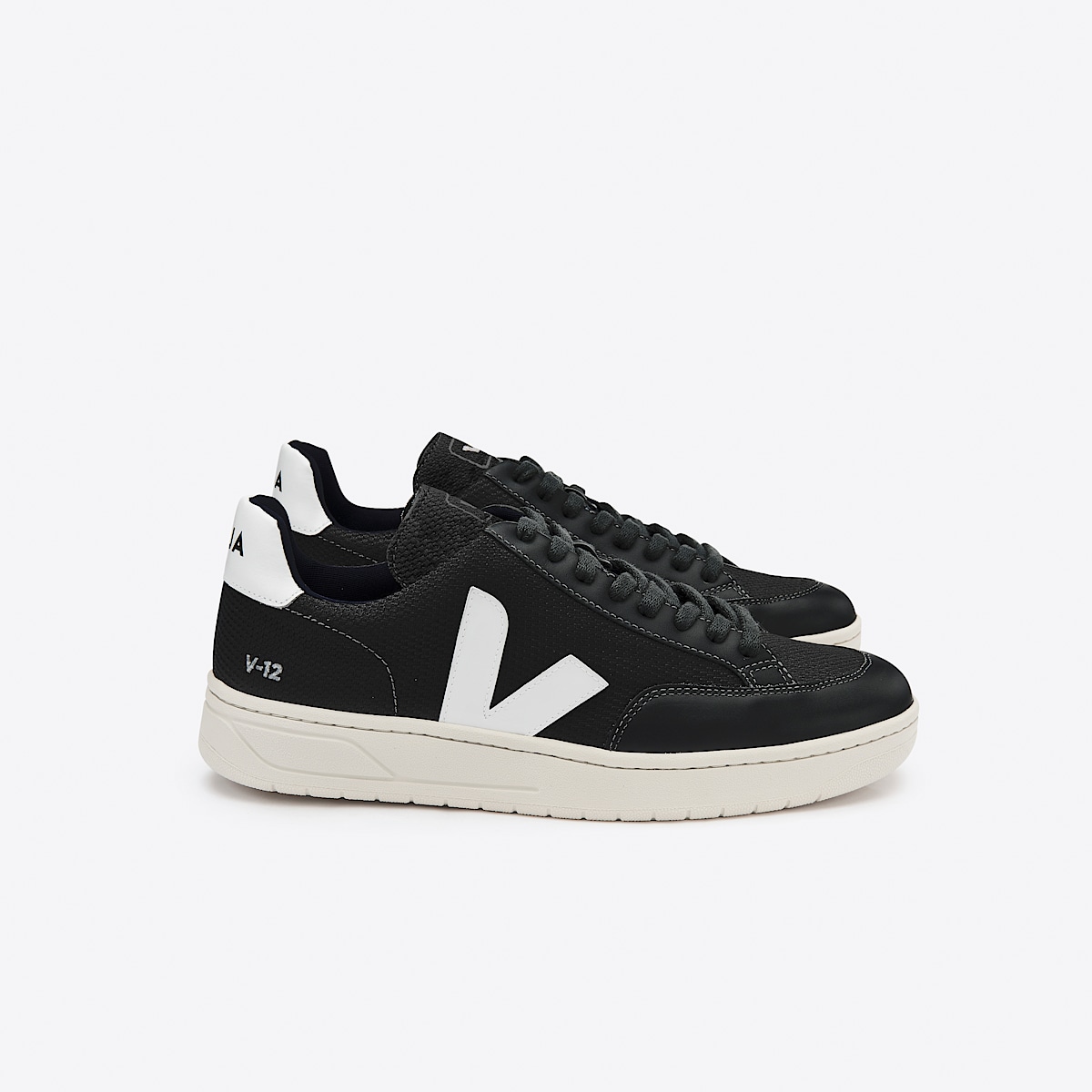 veja sneakers v-12 coton-biologique noir XD0101215 Lateral view