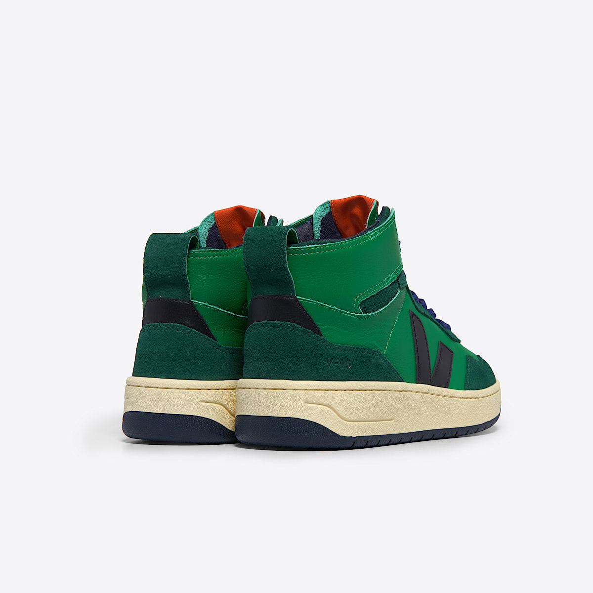 veja baskets v-95 cuir vert QZ2003686 Back view