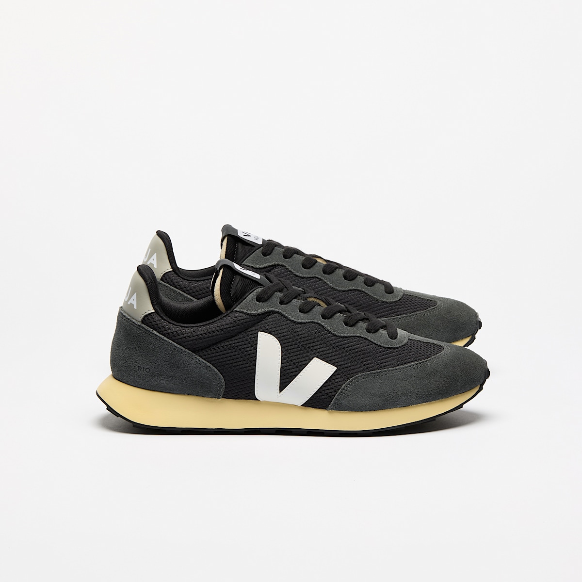 veja baskets rio-branco-ii recyclé noir RO1803870 Lateral view