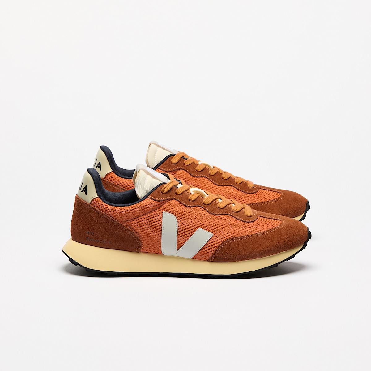 veja baskets rio-branco-ii recyclé orange RO1803874 Lateral view