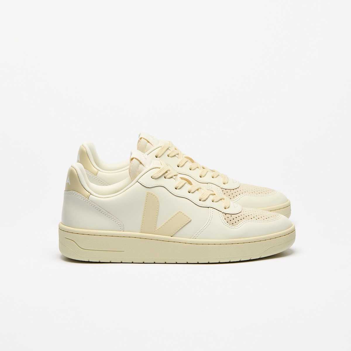 veja baskets v-10-prime cuir beige VI0220498 Lateral view