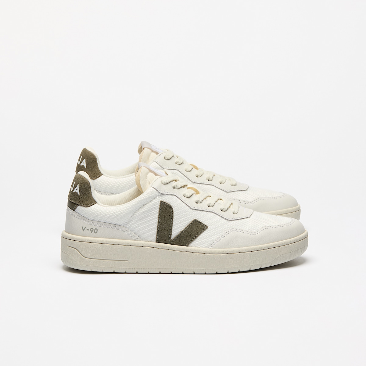 veja baskets v-90 recyclé blanc VD1720484 Lateral view