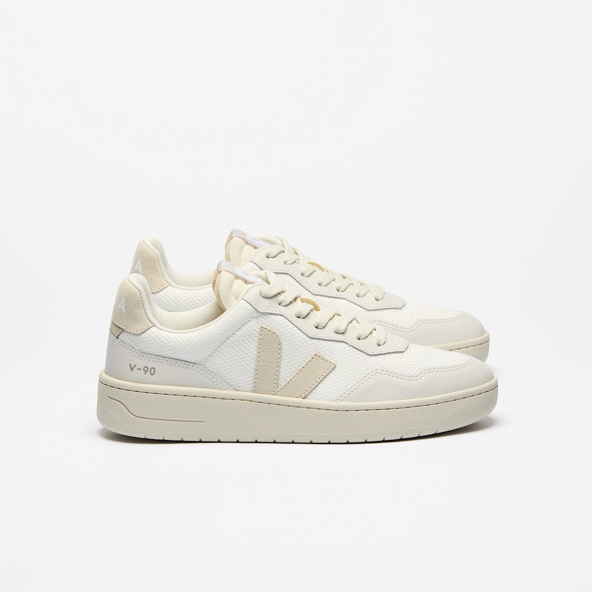 veja baskets v-90 recyclé blanc VD1720485 Lateral view