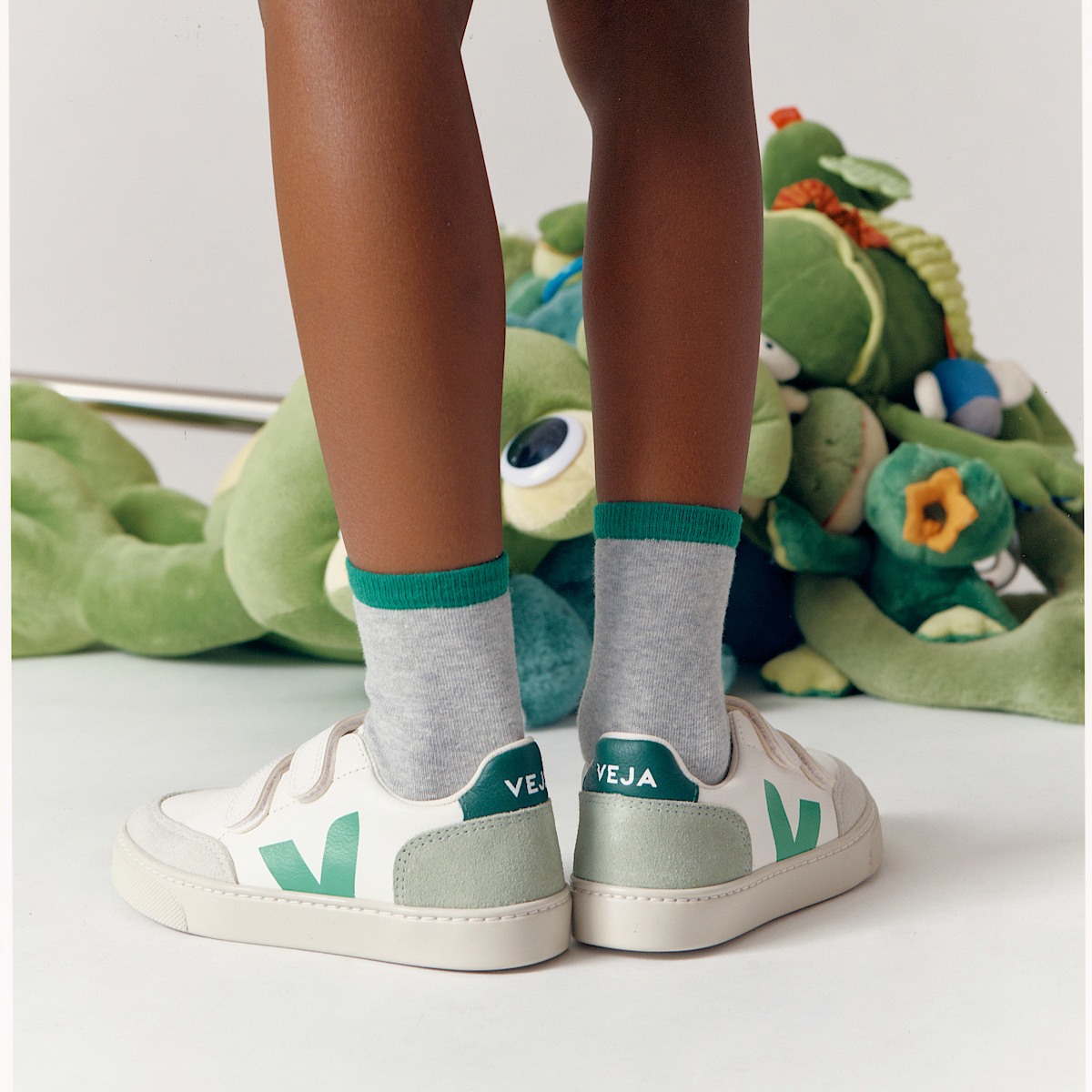 veja small-v-12 couro verde XV0503415C340