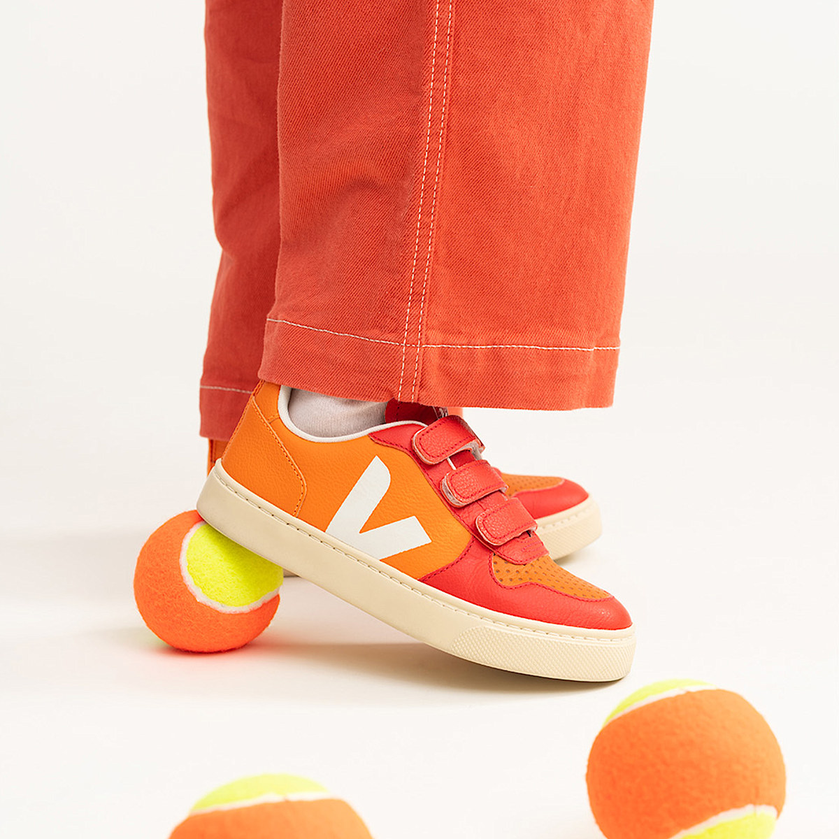 veja small-v-10 couro laranja CV0503283