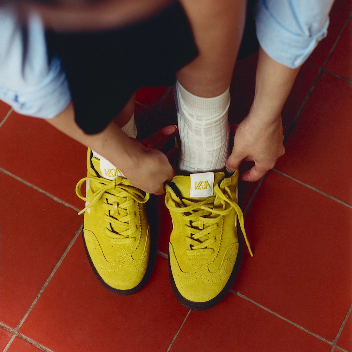 veja baskets volley suède jaune VO0303849