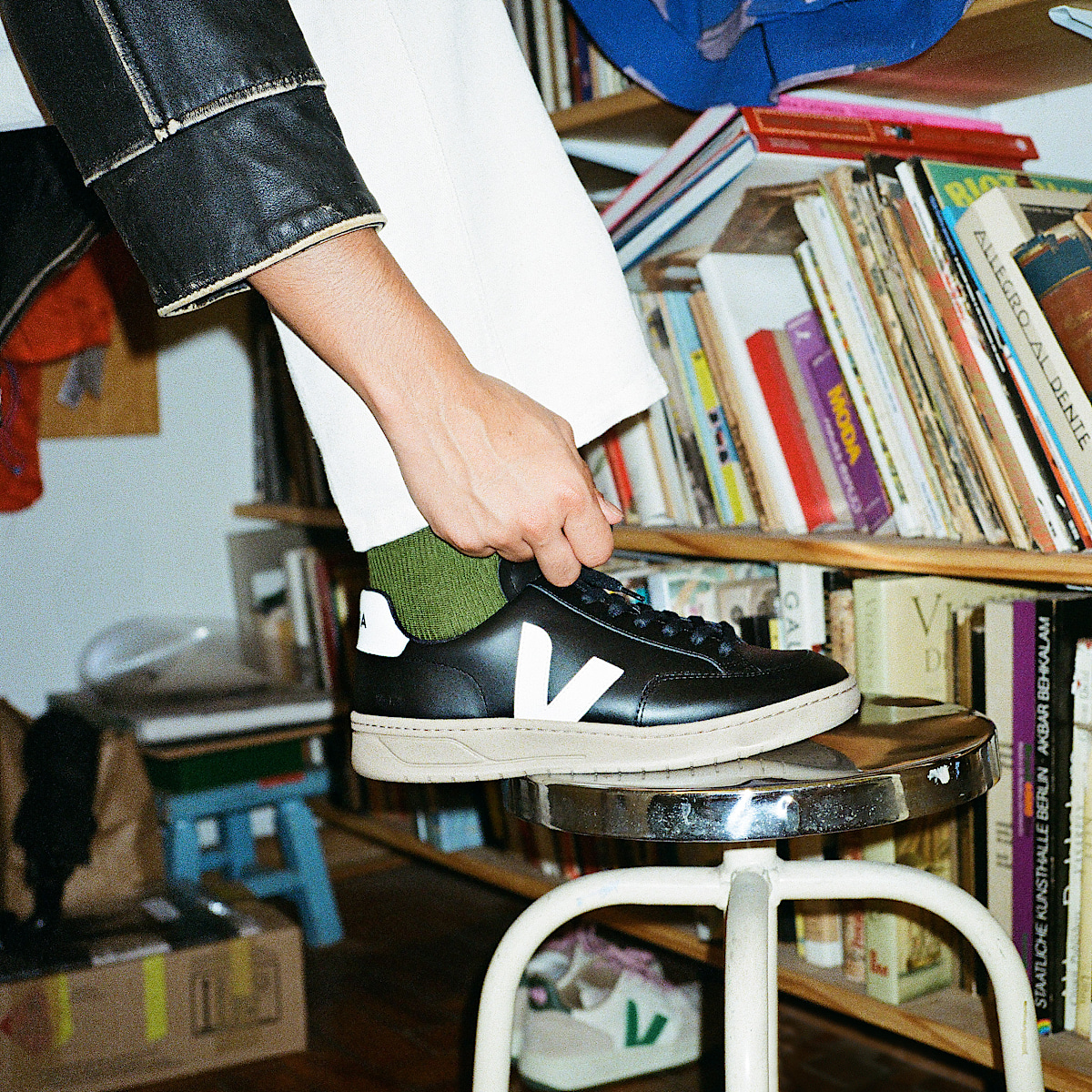 veja v-12 cuero negro XD0203638B460