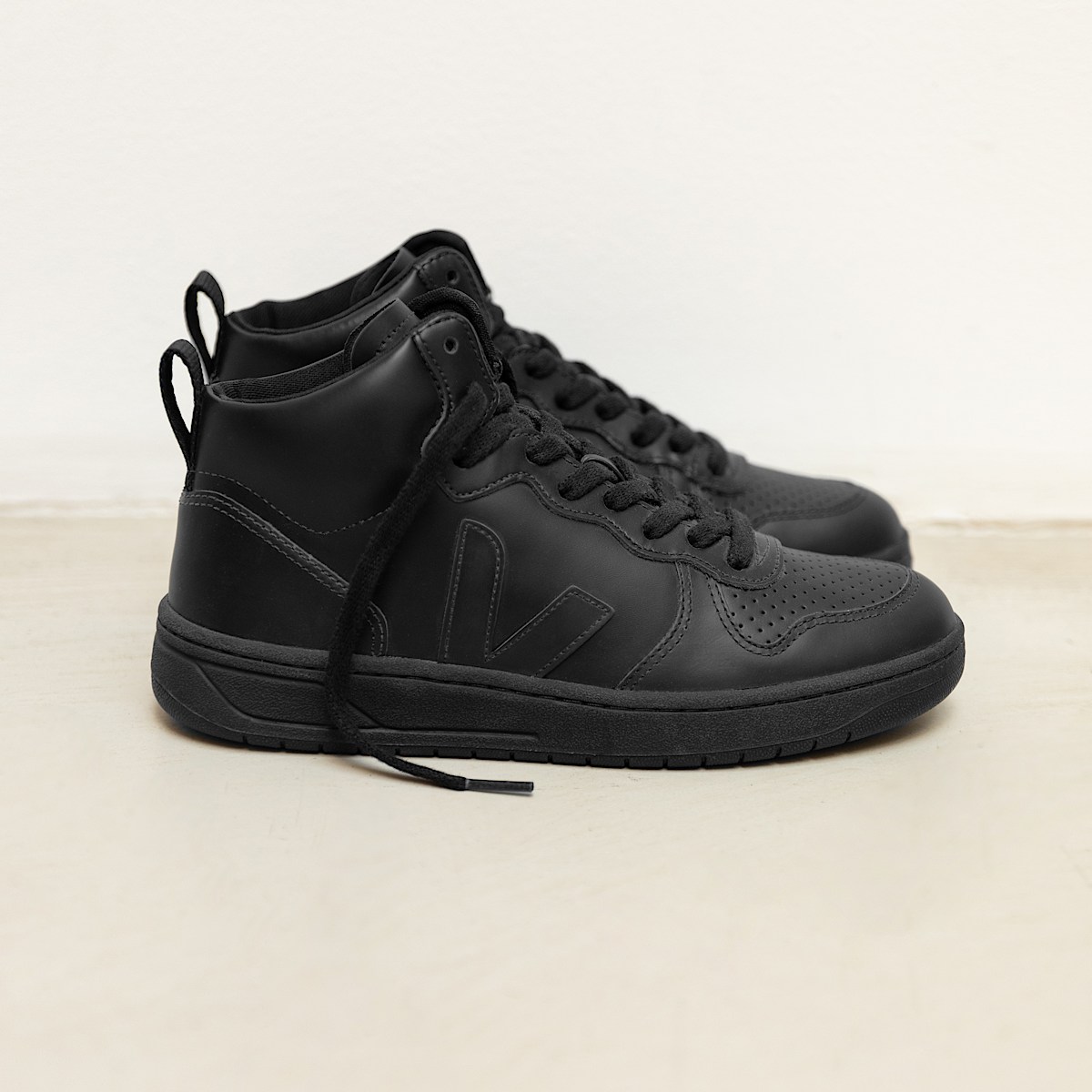 veja v-15 cuir noir VQ0203305B420