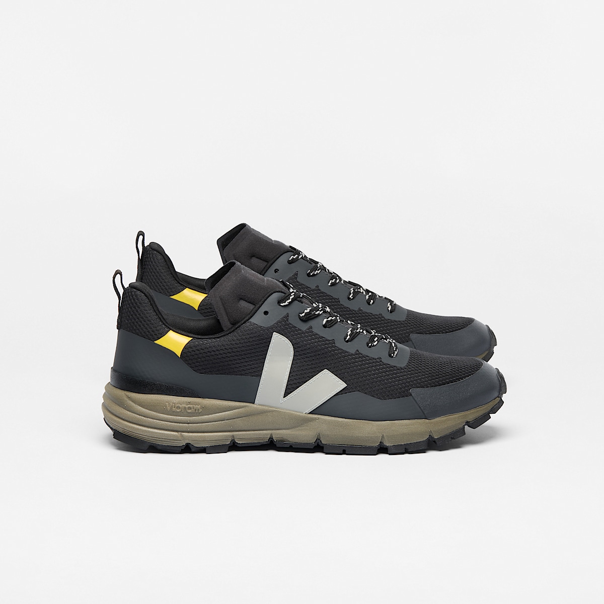 veja sneakers dekkan recycled black DC0102581 Lateral view
