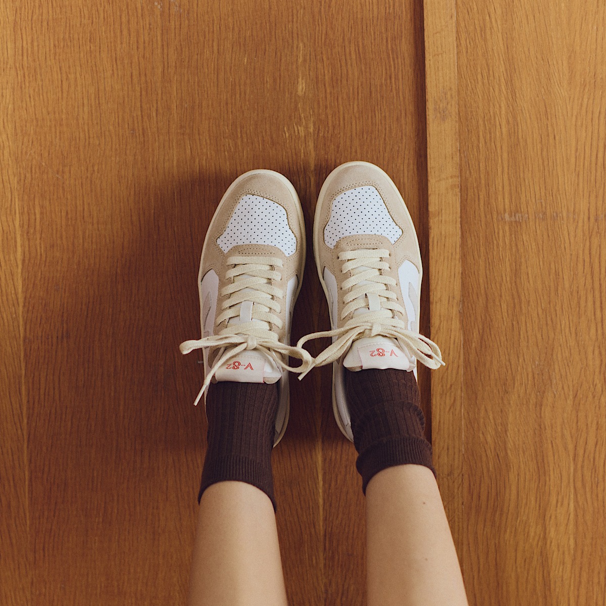 veja baskets v-82 cuir beige VE3320756