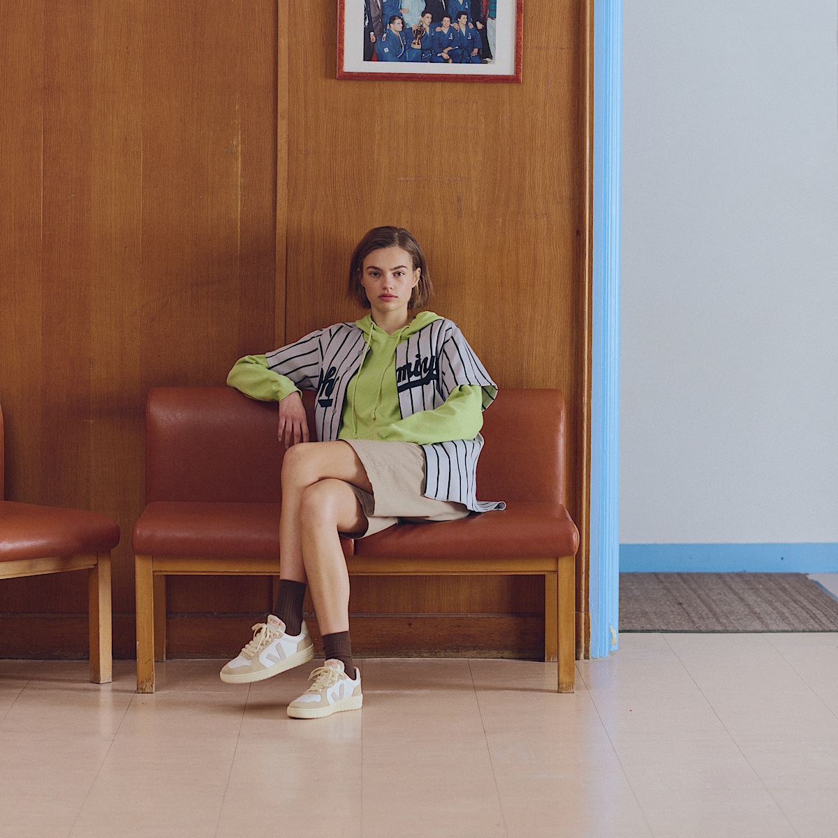veja baskets v-82 cuir beige VE3320756