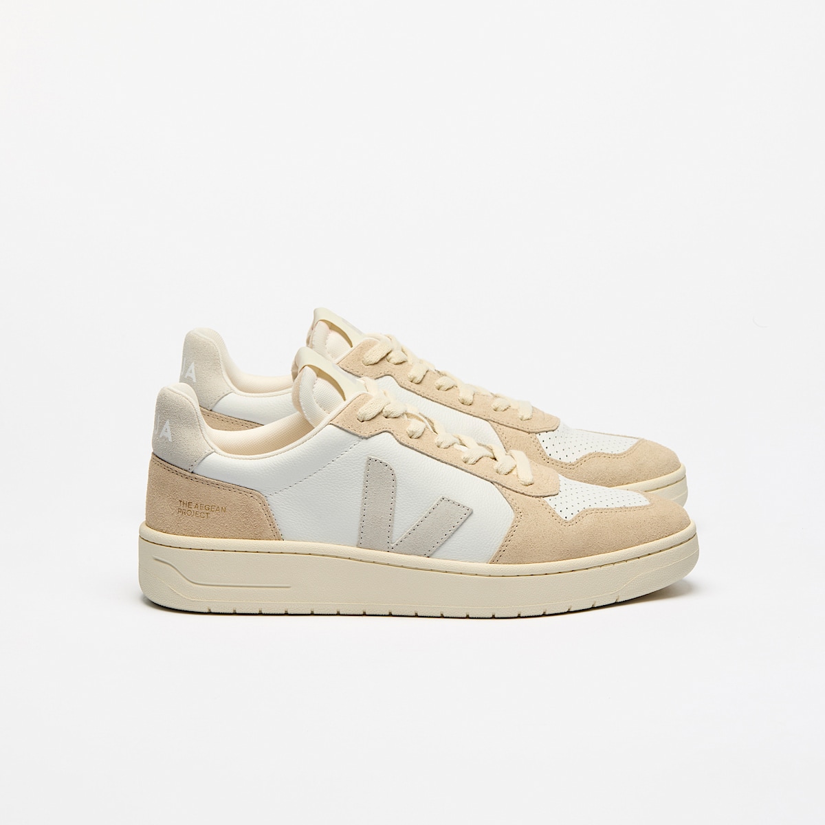 veja sapatilhas v-82 couro bege VE3320756 Lateral view