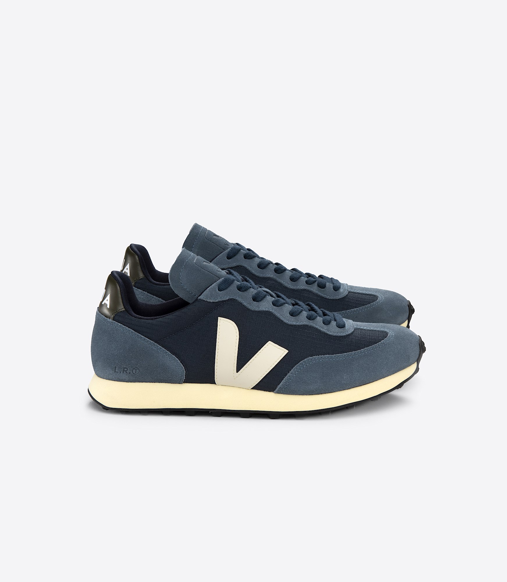 スニーカー VEJA Men Sneakers PS1903747B NAUTICO PIERRE Blue V-10 Sneaker in Nautico Pierre Midnight – Blue Owl Workshop