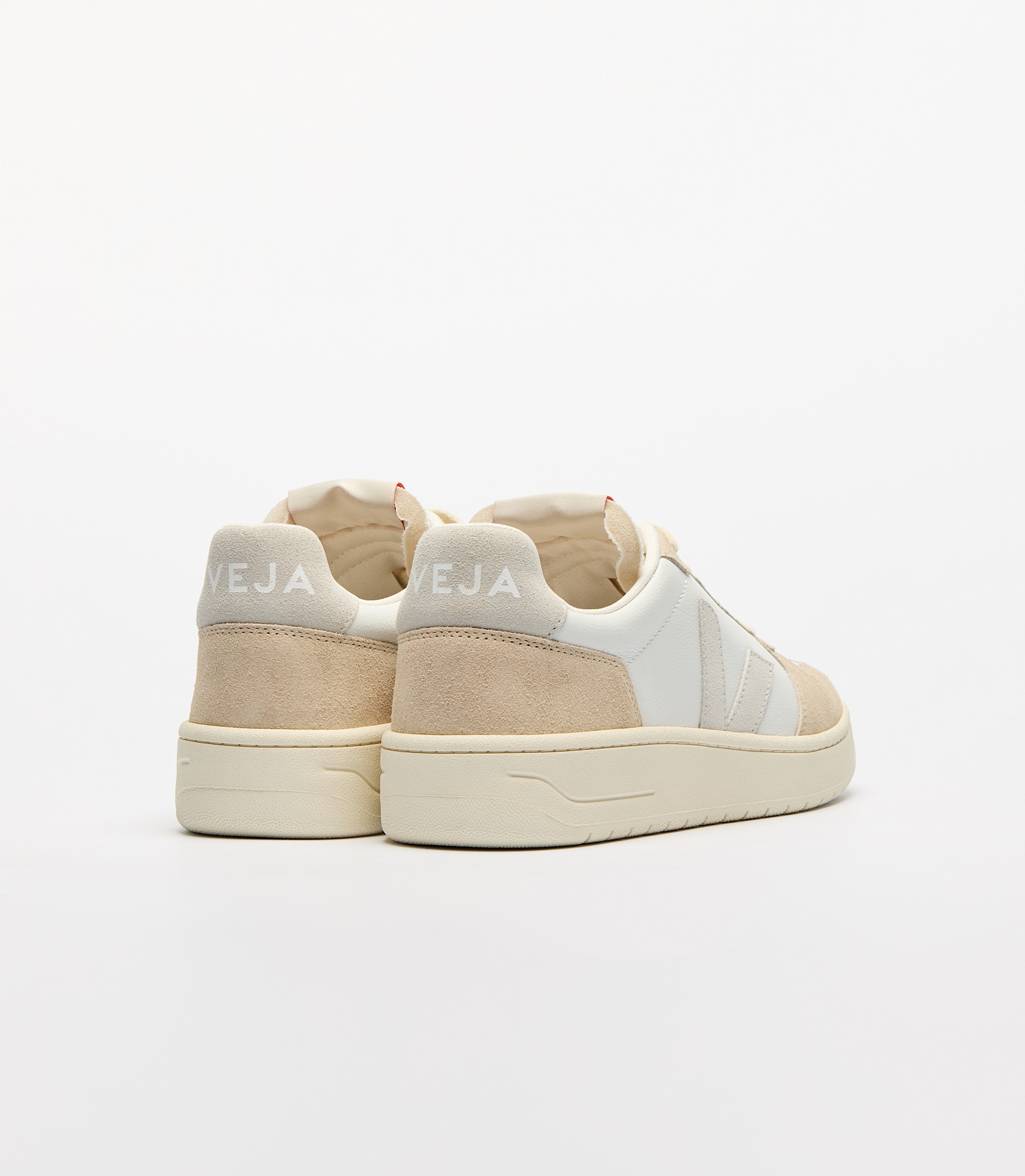 V-82 LEATHER WHITE NATURAL ALMOND | VEJA