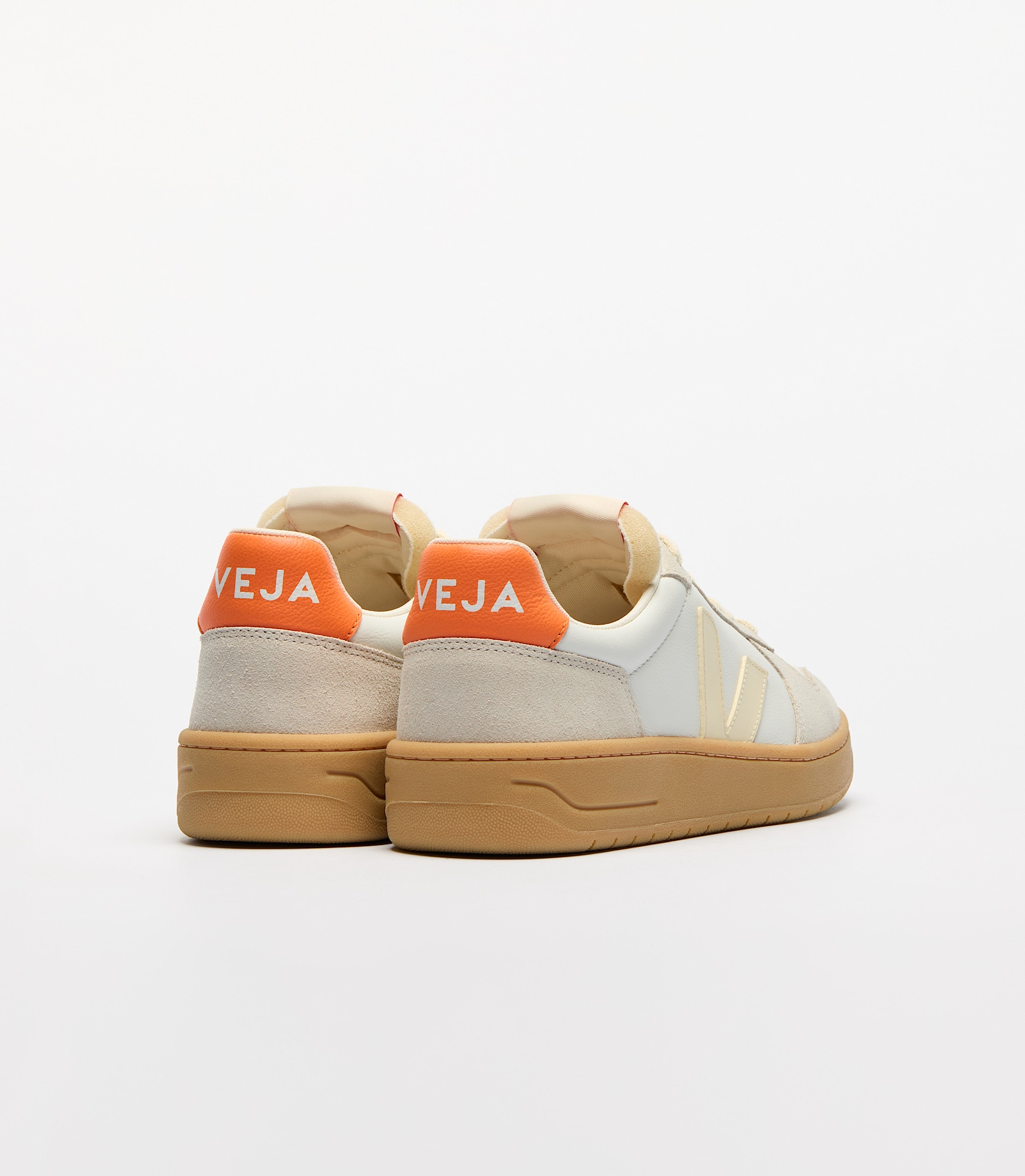 〈VEJA〉 V-82 LEATHER PURE CALCAIRE FURY(関税込み) veja-sneakers-v-82-organic-