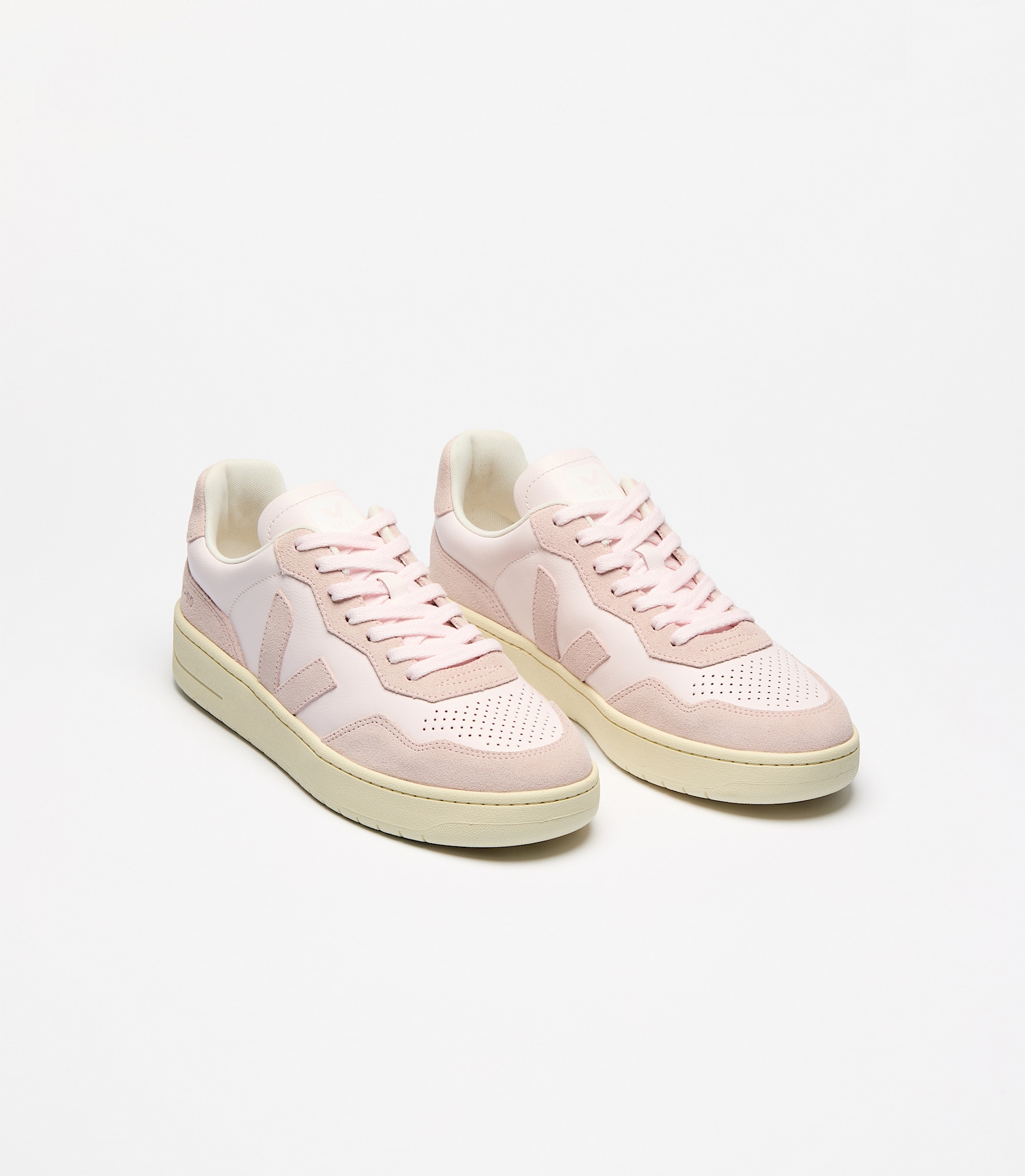 【送料&関税込】Veja v90 Pink Sneaker With Side Logo And Per V-90 LEATHER LASSI PETALE | VEJA