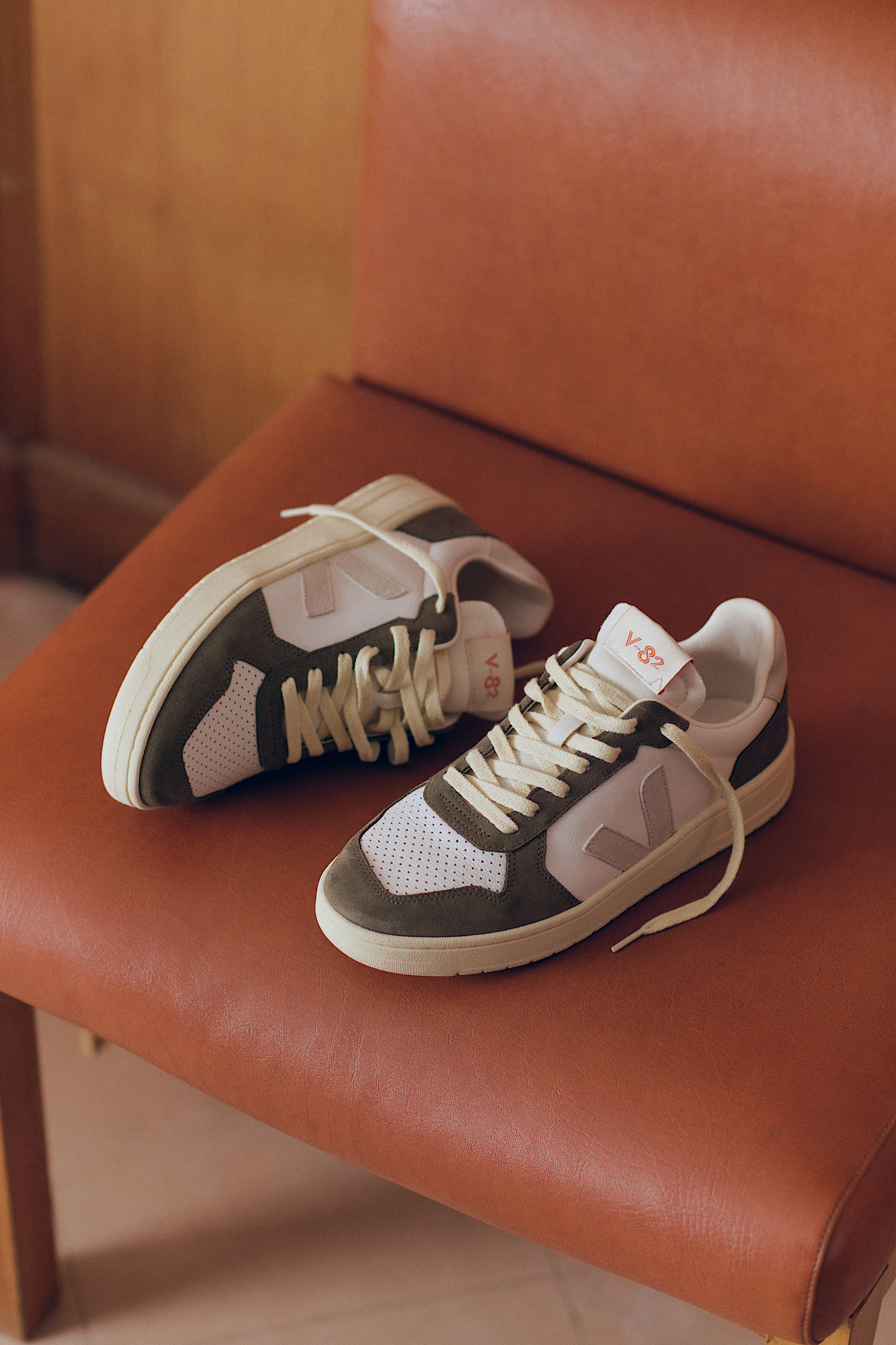 スニーカー VEJA SNEAKER \"V-82\" V-82 LEATHER PURE CALCAIRE BLACK | VEJA