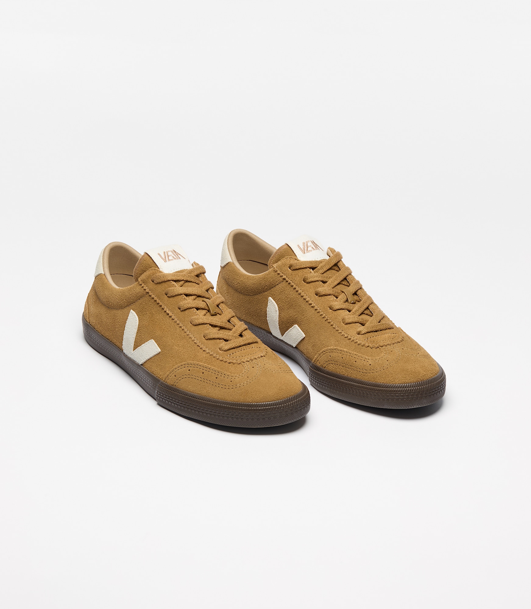VEJA★VOLLEY SUEDE★兼用★TENT NATURAL EAGLE Veja Women's Volley Suede Sneaker in Tent Natural Eagle VEJA