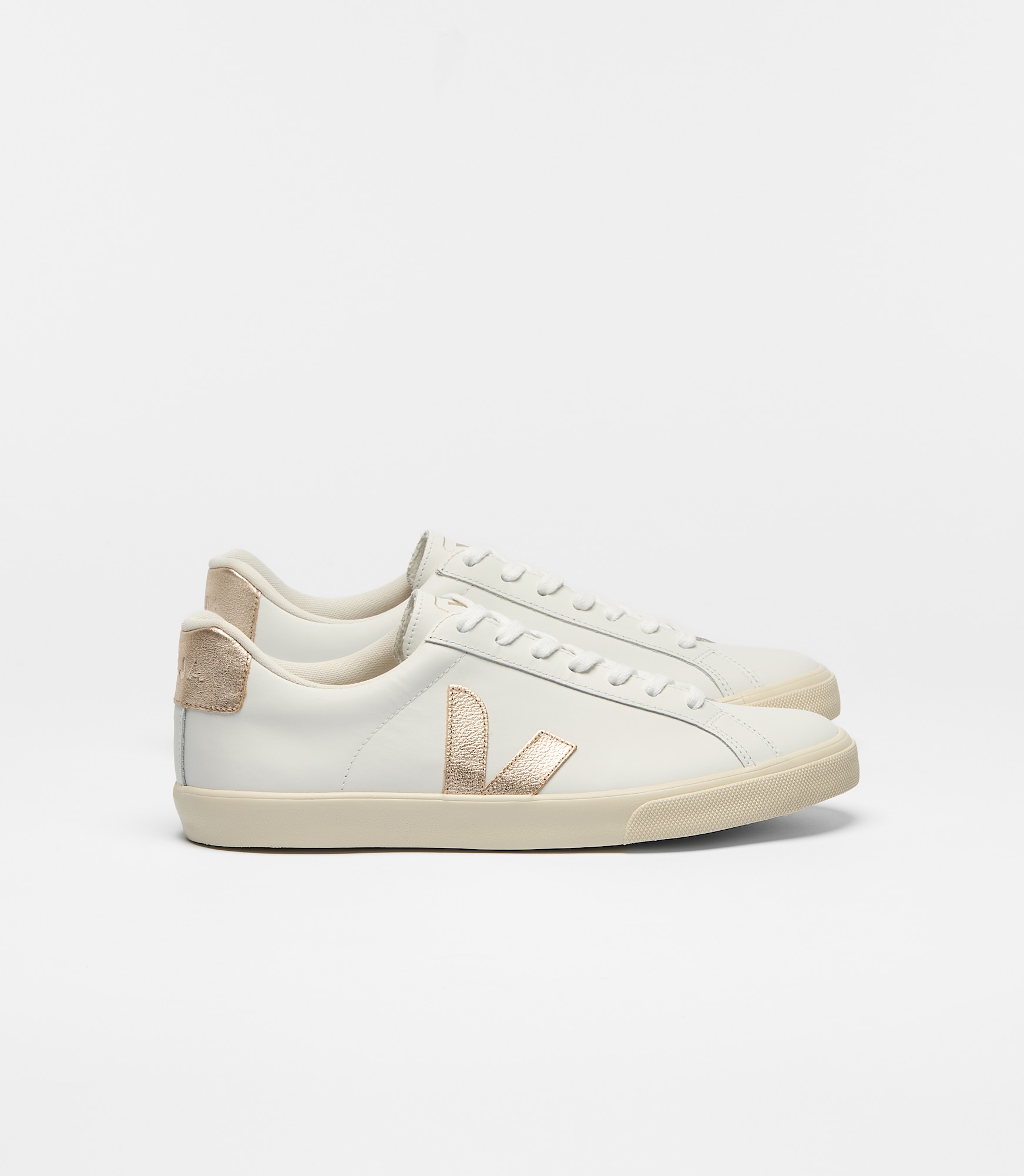 ☆韓国の人気☆【VEJA】☆ESPLAR LOGO☆EXTRA WHITE PLATINE☆ Veja | Esplar Leather Trainers - White Platine | The Sports Edit