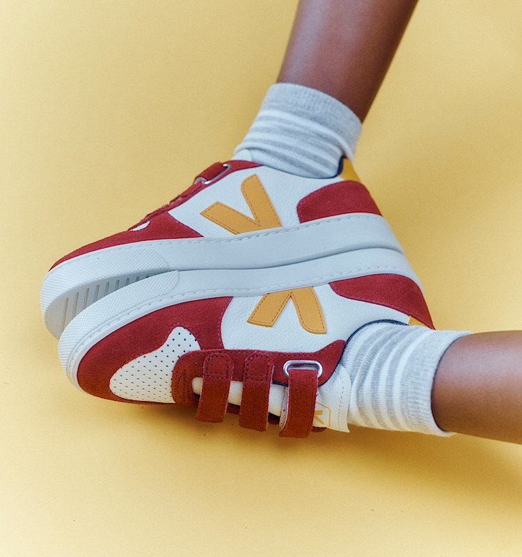 veja baskets small-v-10 cuir rouge CV0520615